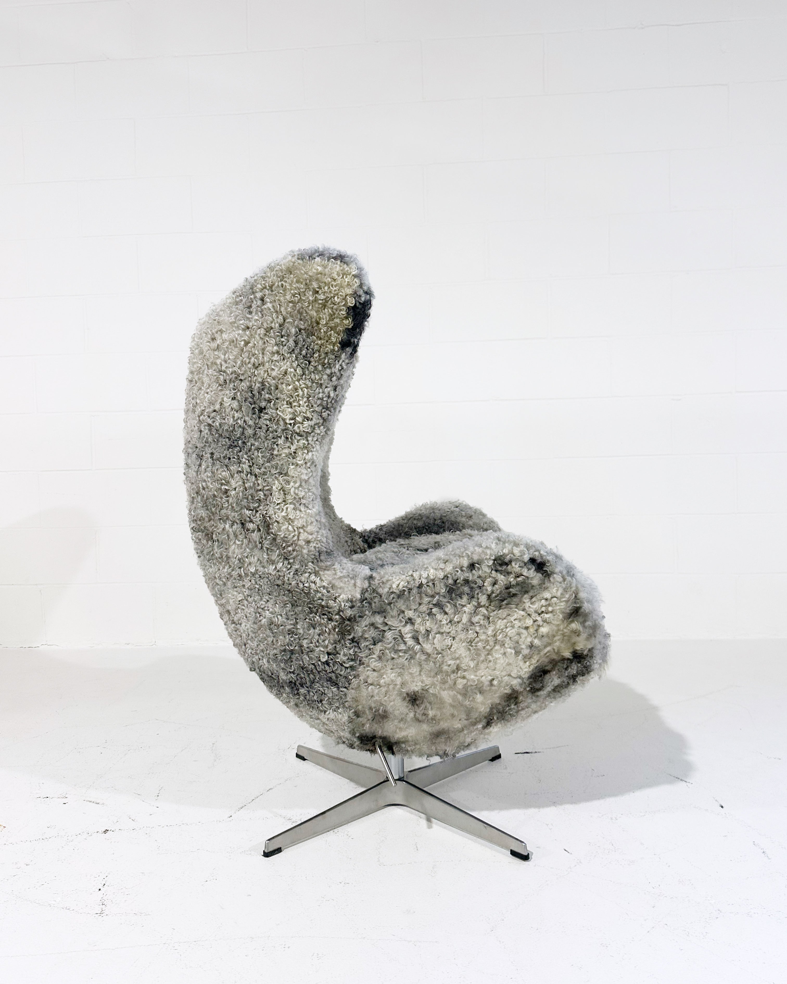 Egg Chair in Gotland Sheepskin