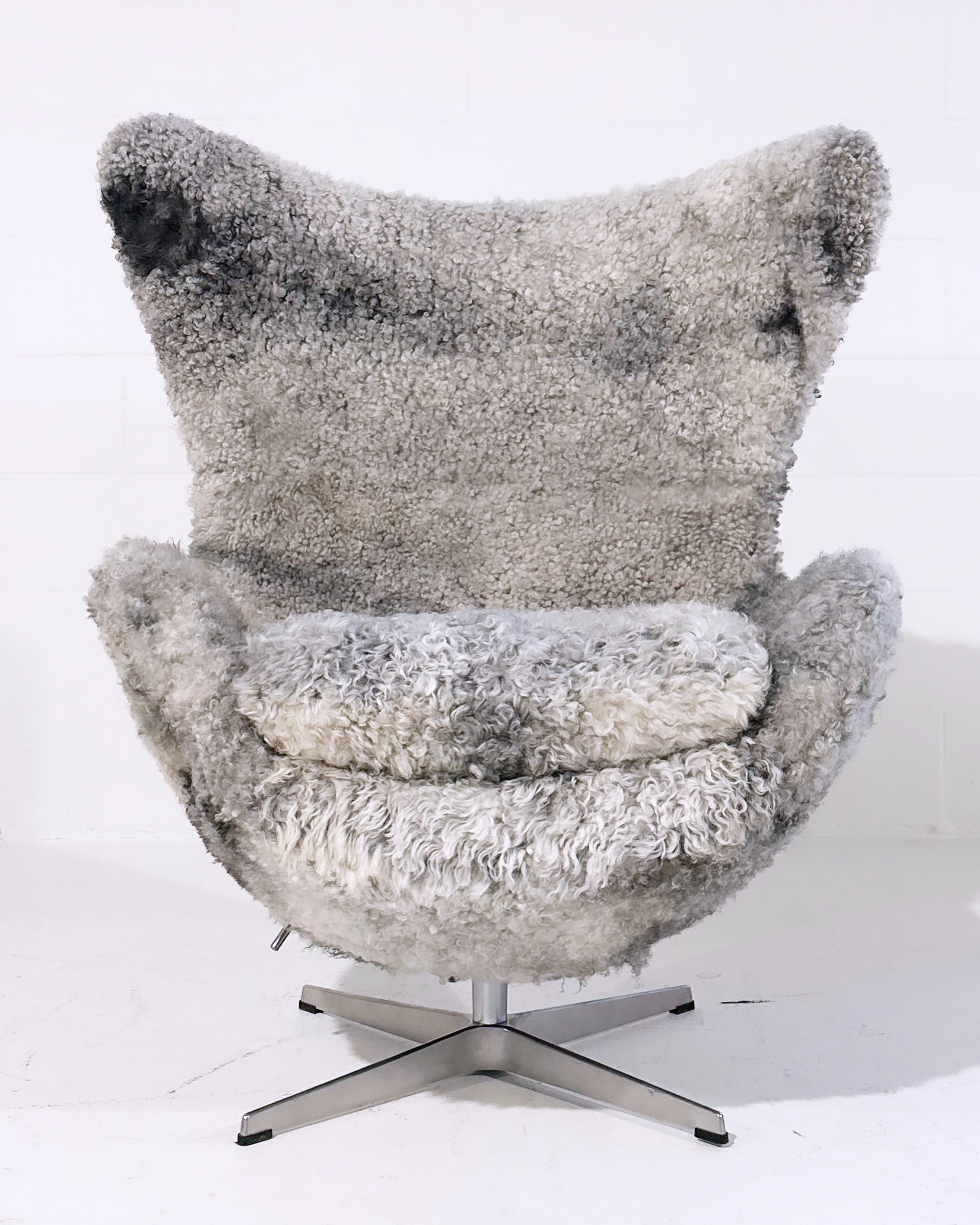 Egg Chair in Gotland Sheepskin