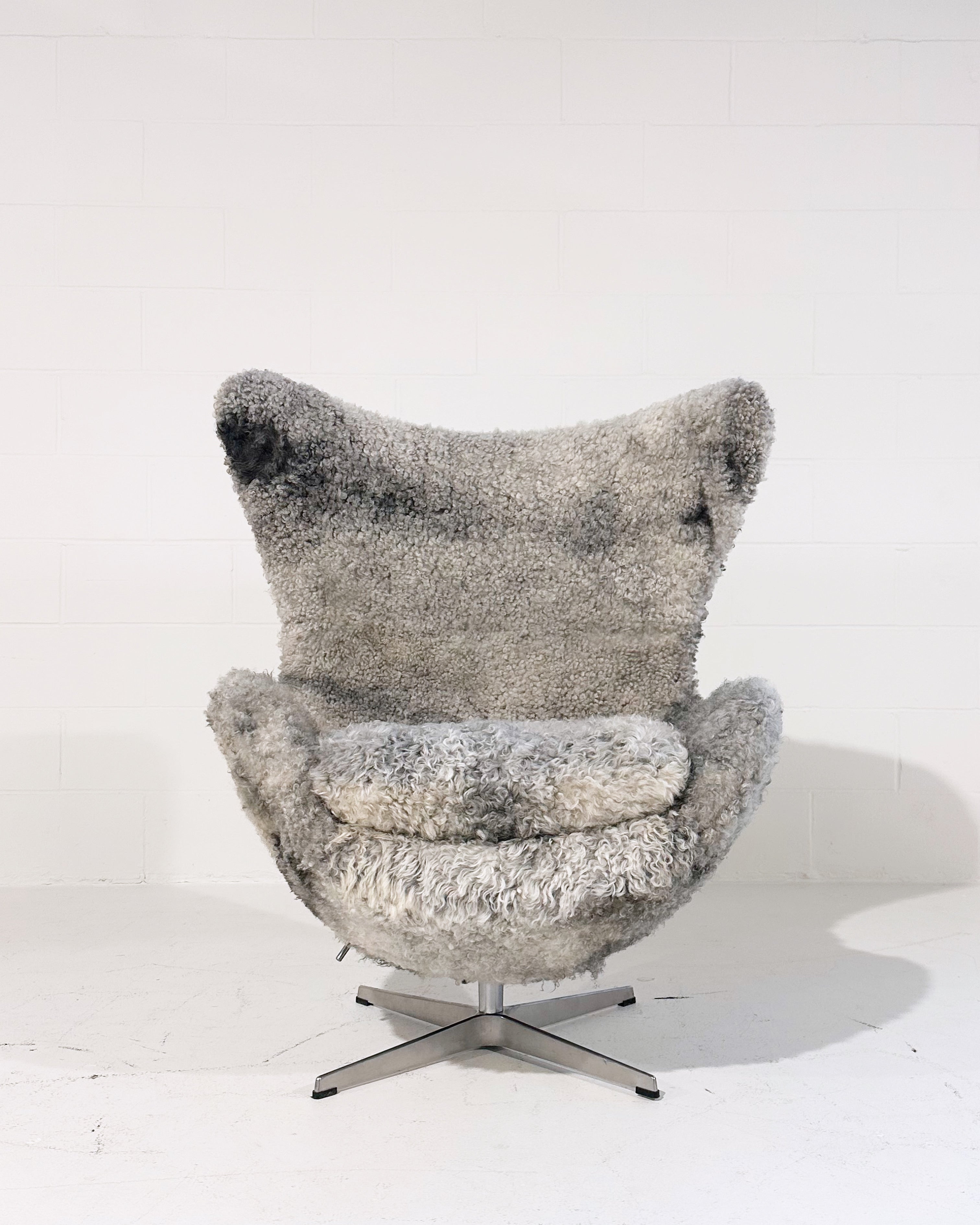 Egg Chair in Gotland Sheepskin