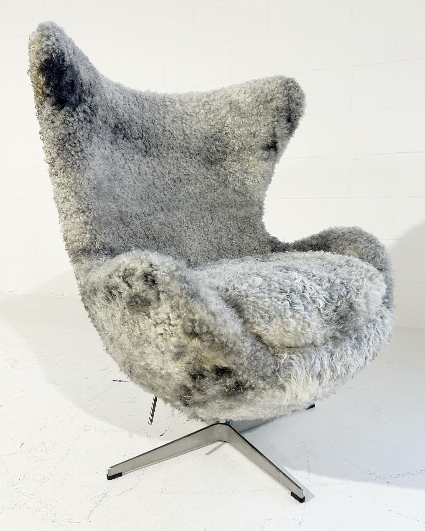 Egg Chair in Gotland Sheepskin