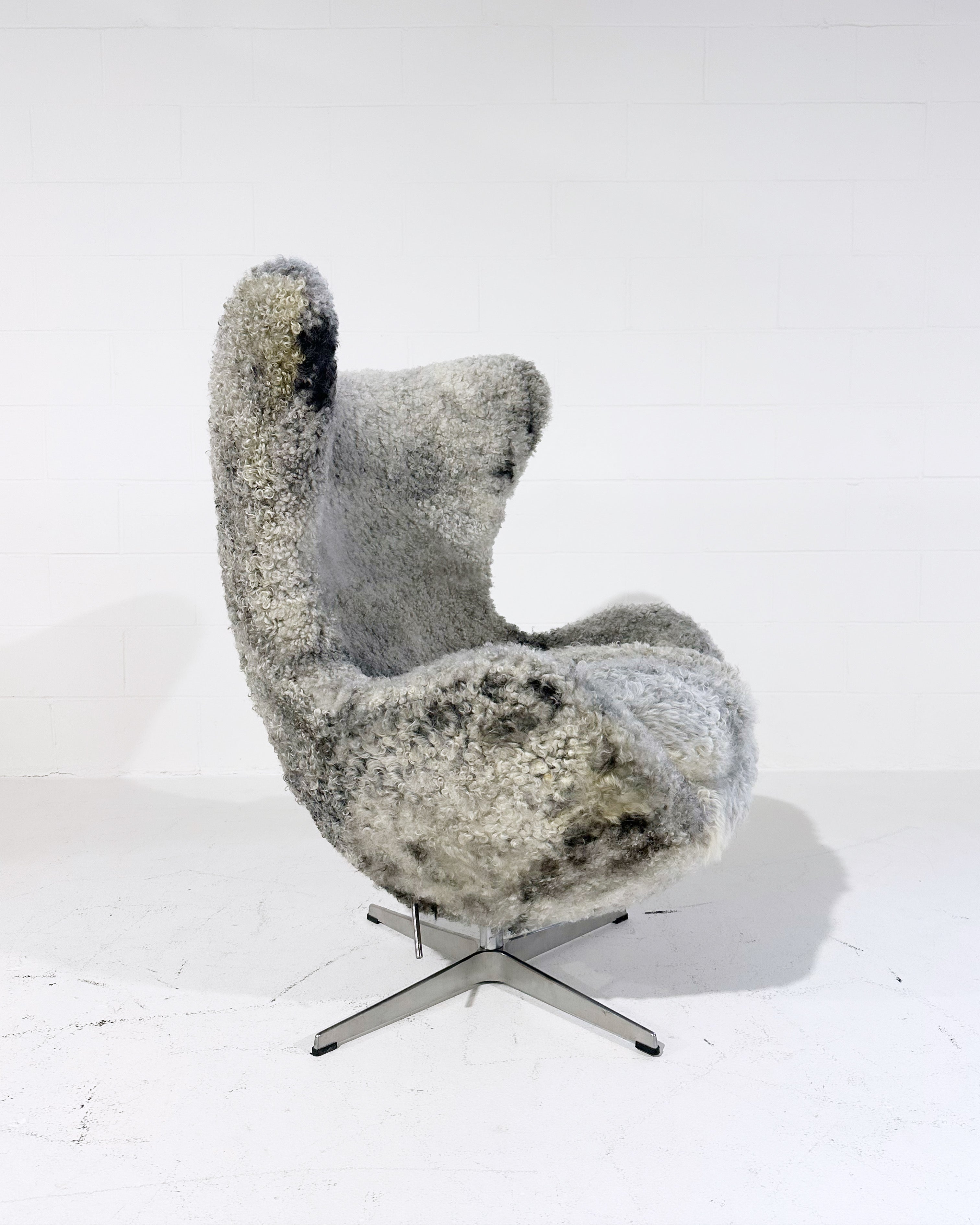 Egg Chair in Gotland Sheepskin