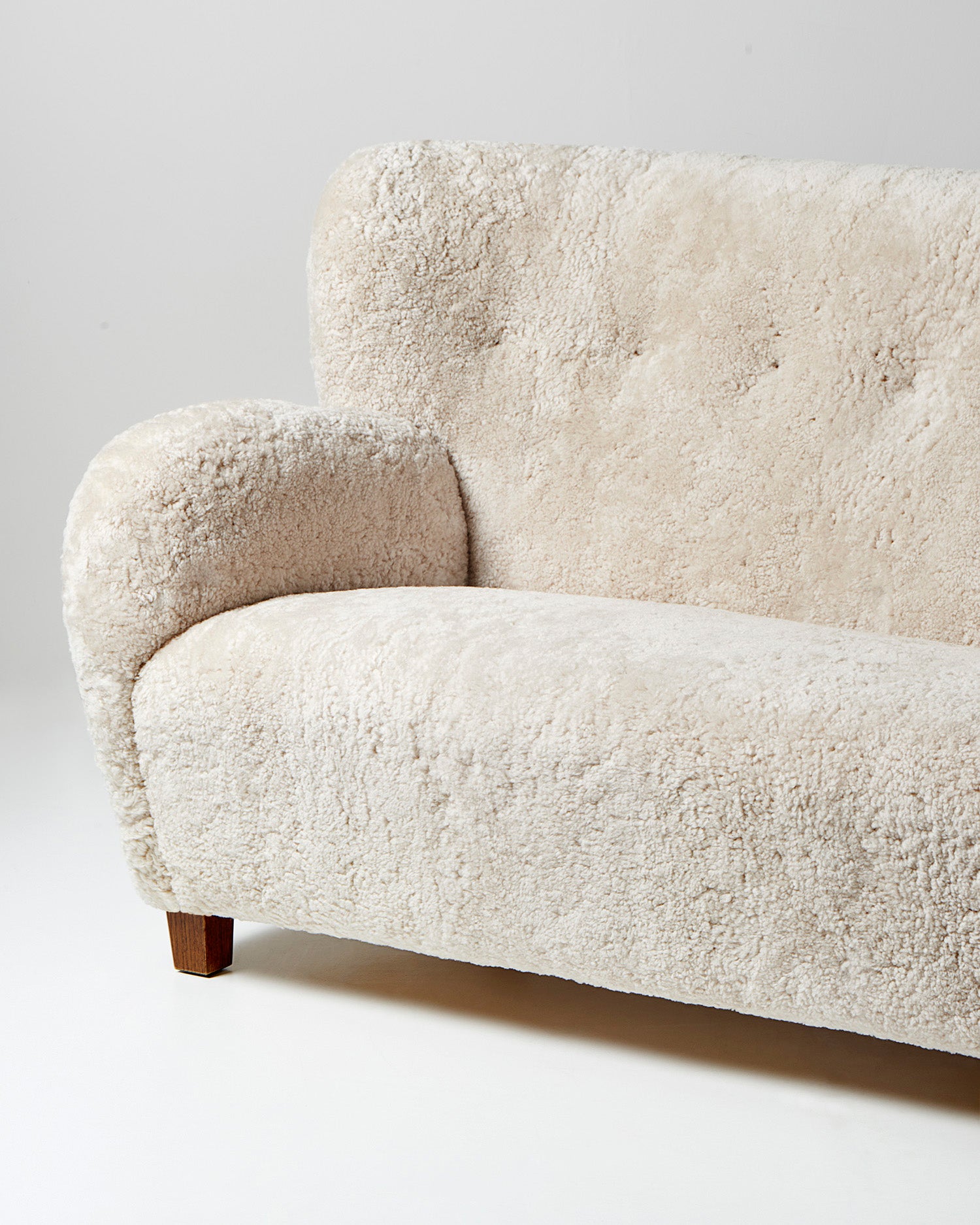 Karu Sofa | Moonlight