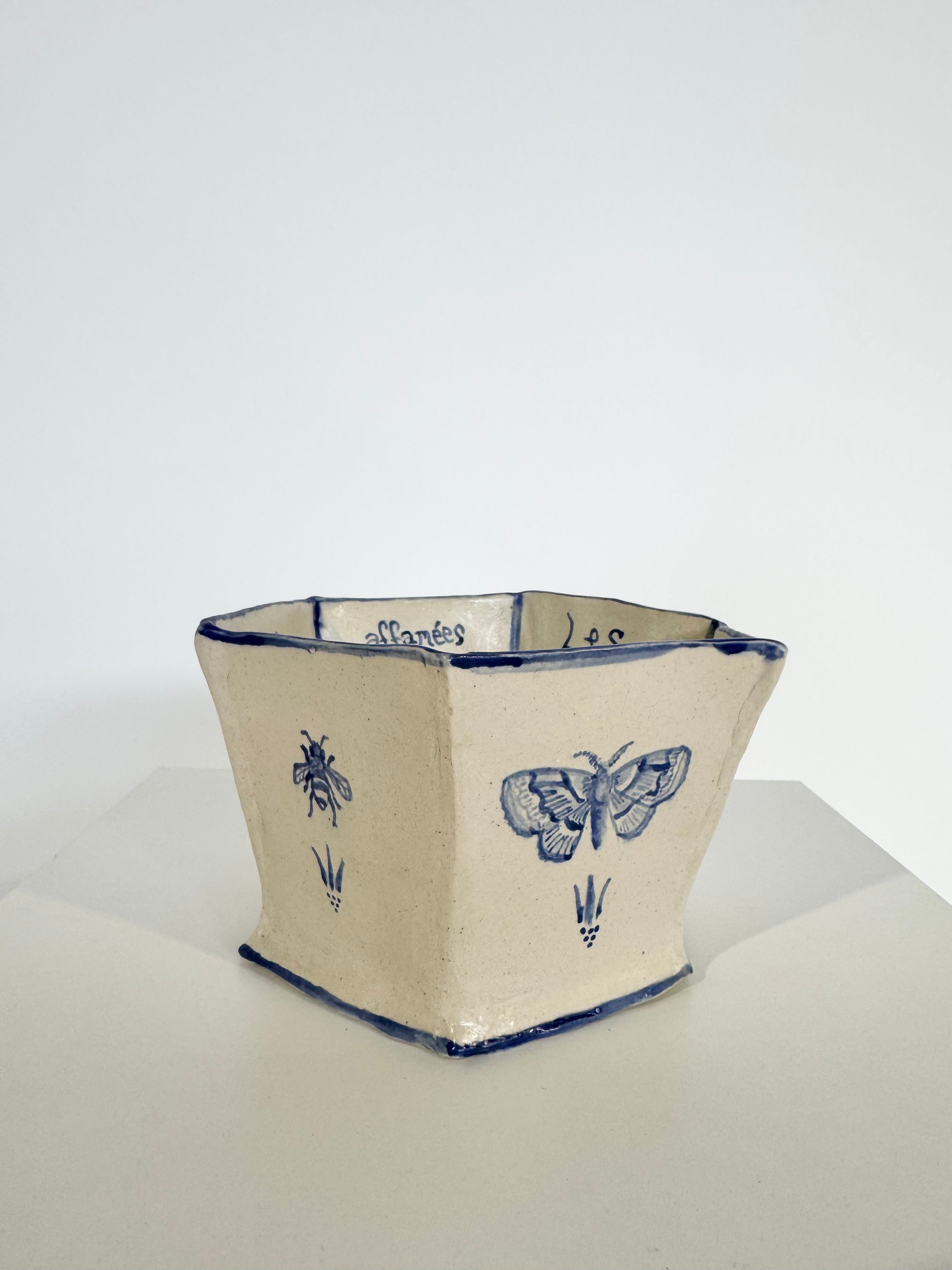 Les Mères et Les Abeilles Affamées Vase