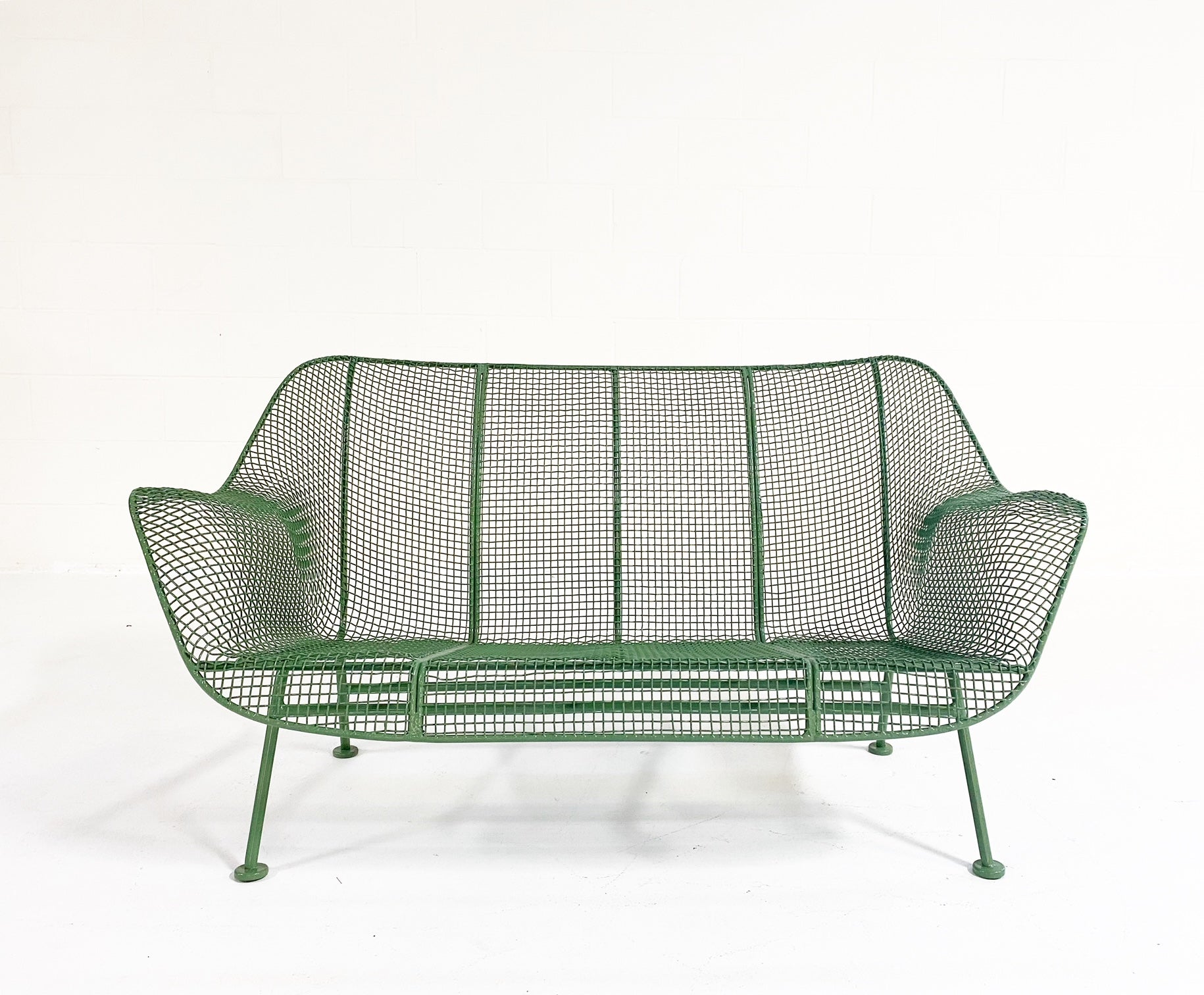 Sculptura Settee
