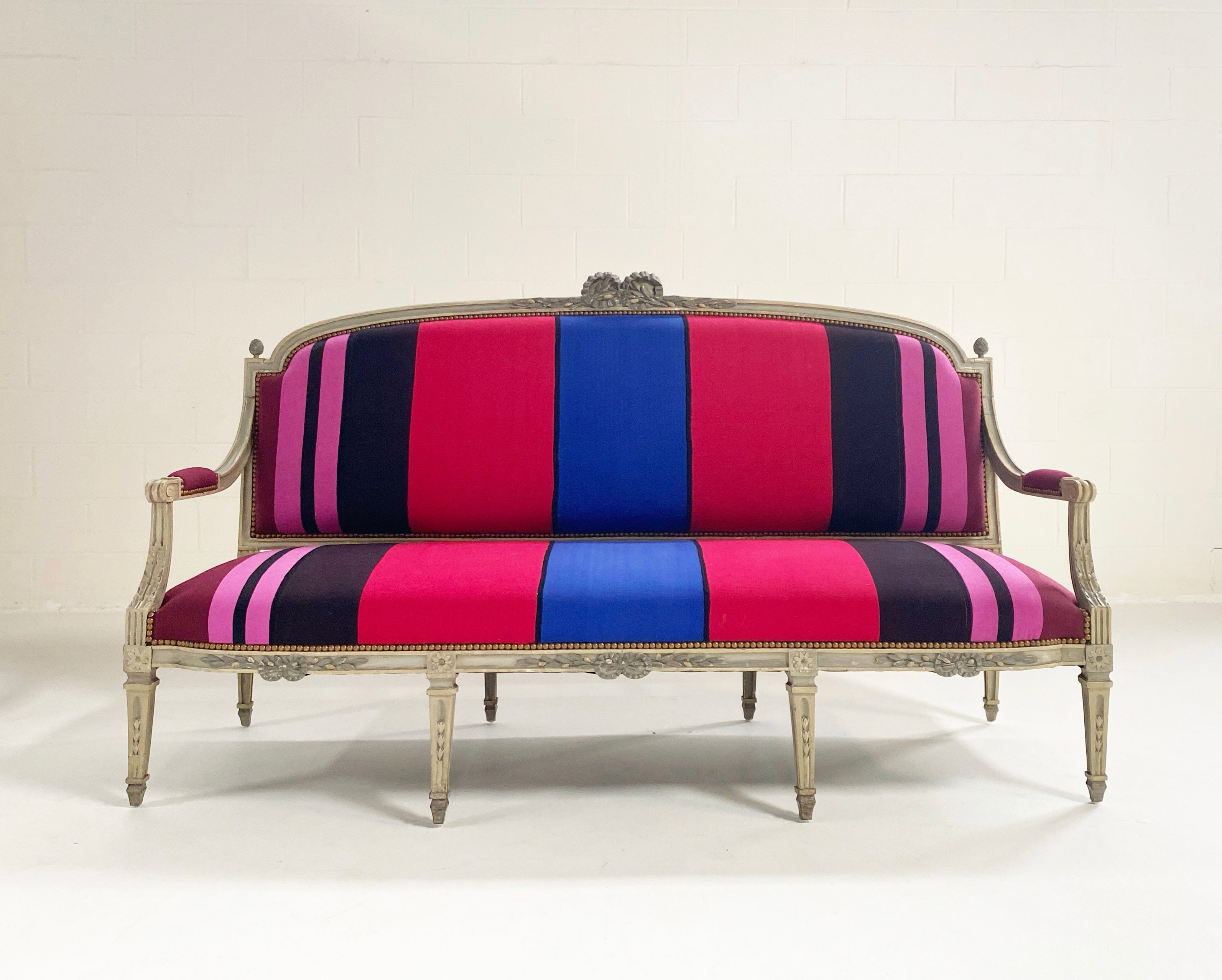 18th Century Louis XVI Canapé in Colville Cristobal Cotton