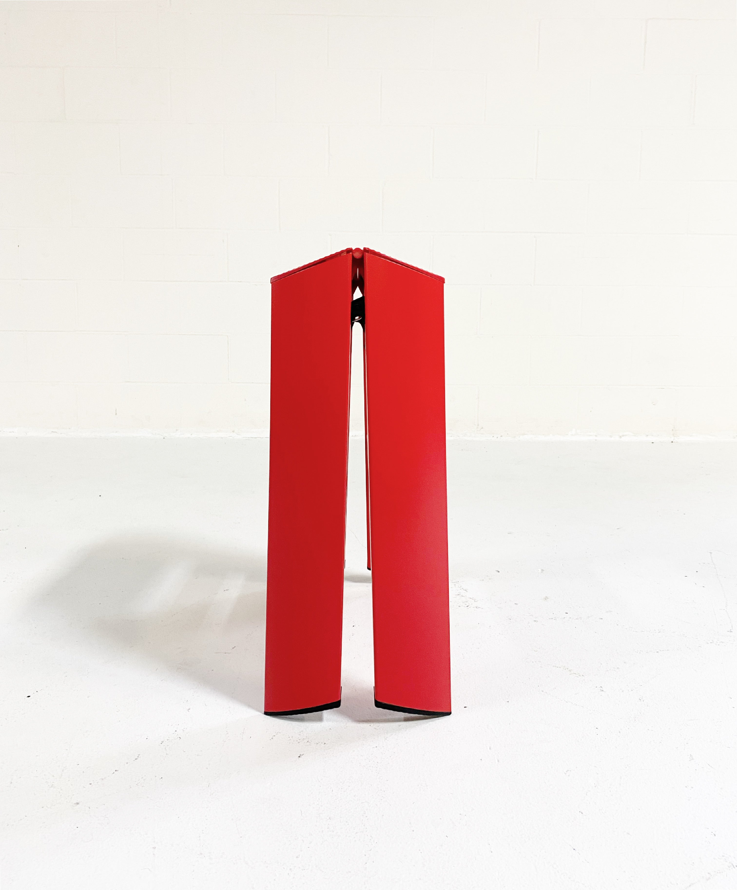 Lucano Wide 2-Step Ladder - Red – FORSYTH Lucano Wide 2-Step Ladder - Red – FORSYTH