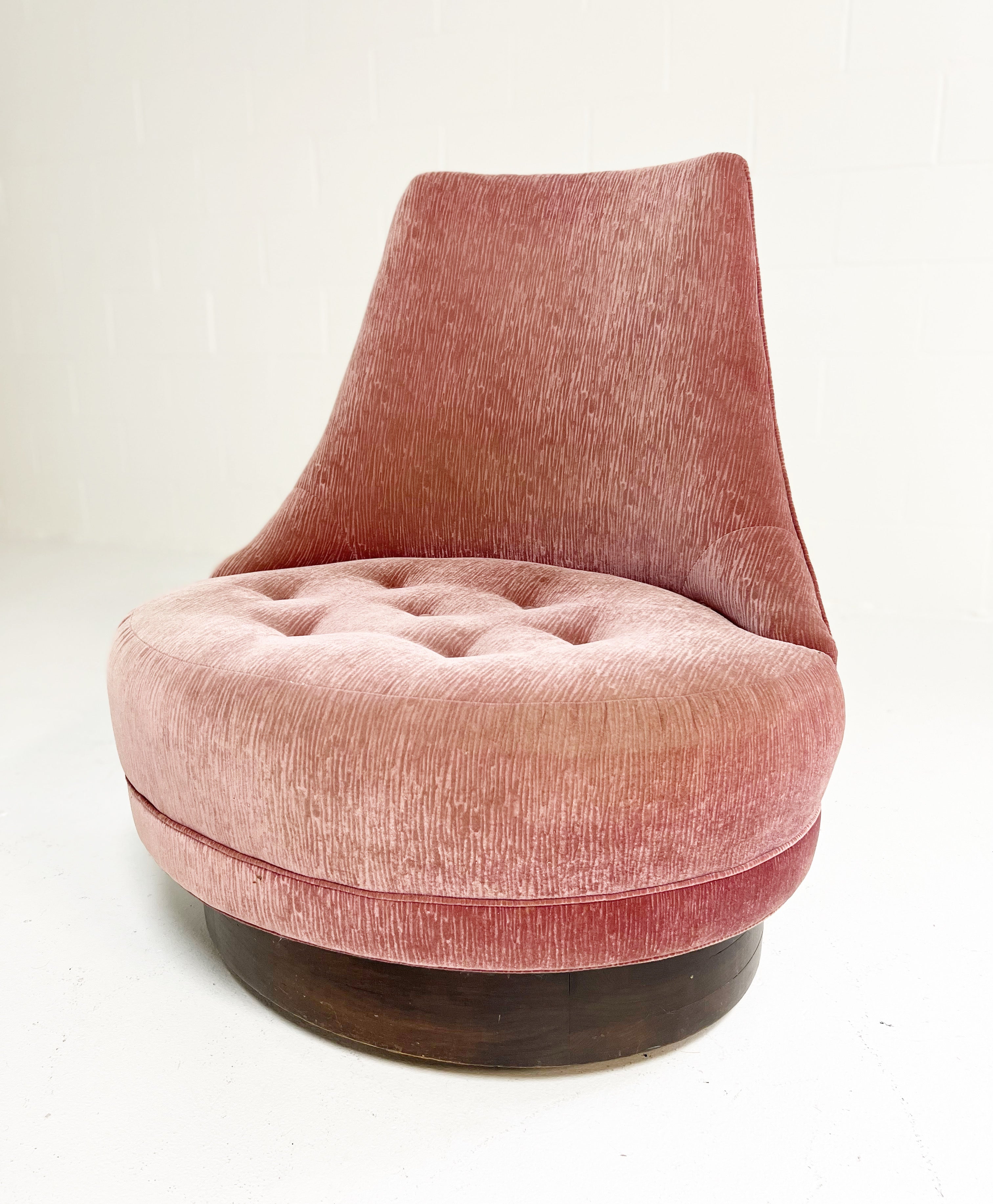 Swivel Lounge Chair