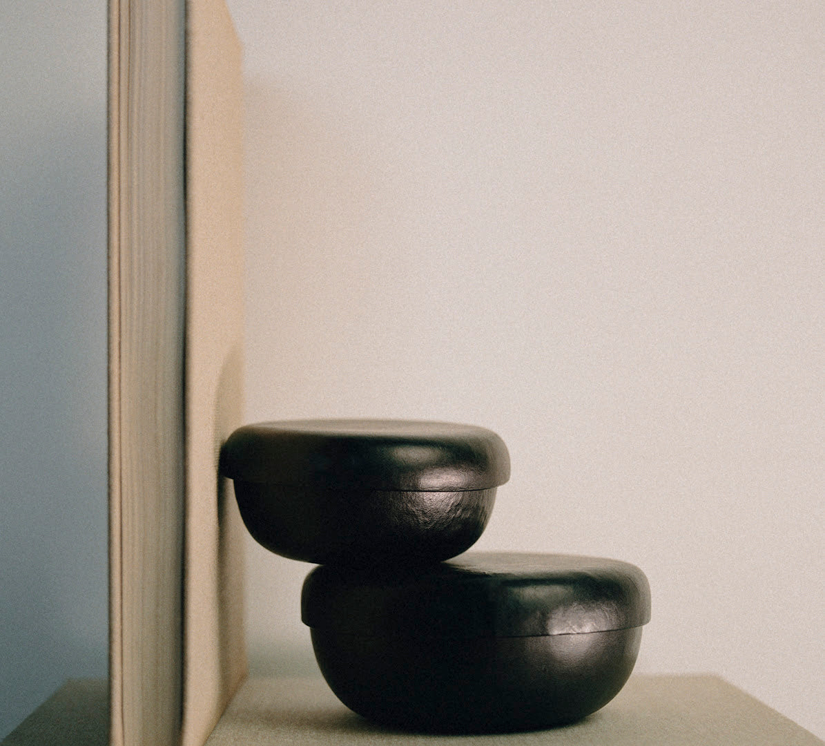 The Box Set in Molded Leather - Black