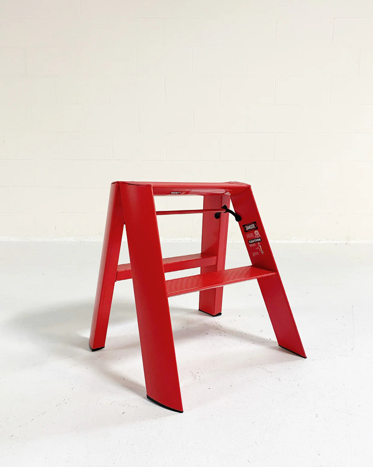 Lucano Wide 2-Step Ladder, Red