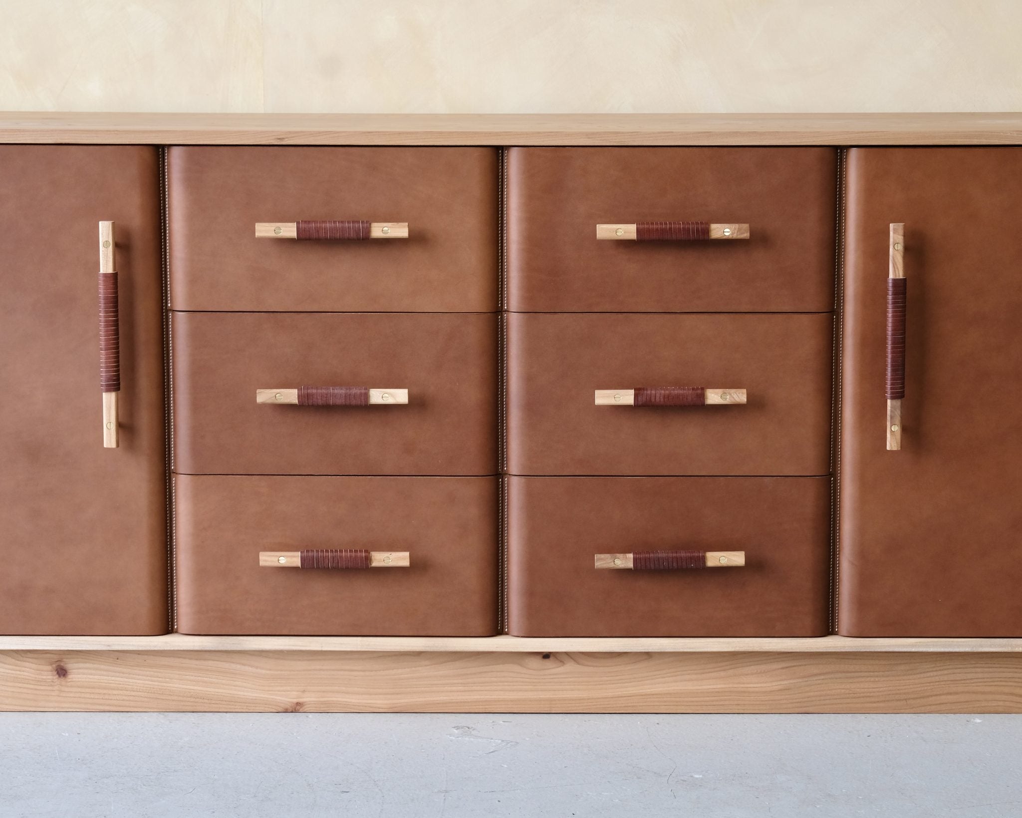 Rhapso Credenza