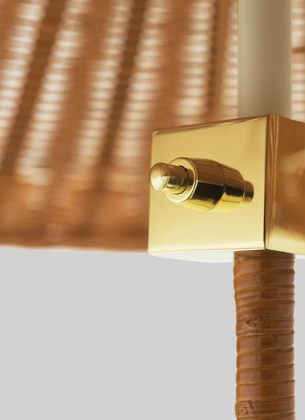 9602 Floor Lamp - Wicker Willow