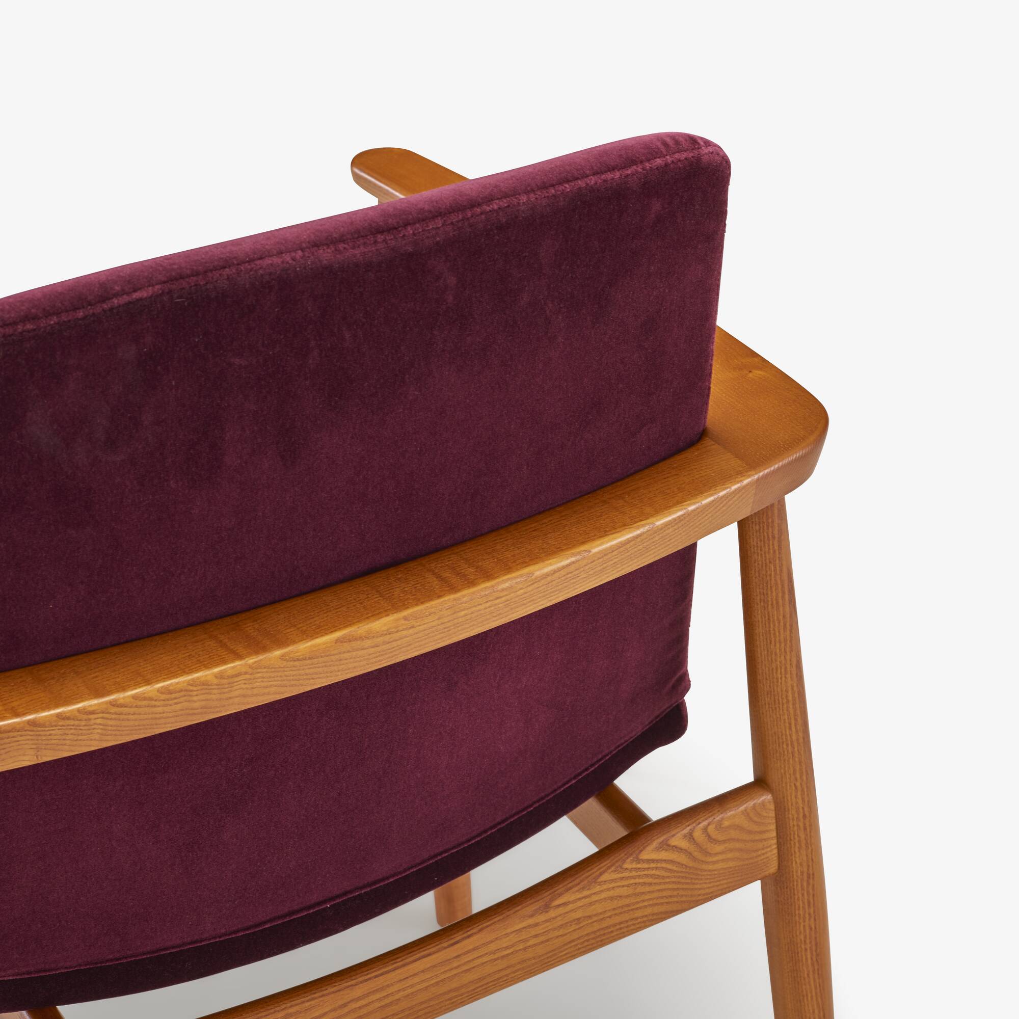 289 Chair With Arms