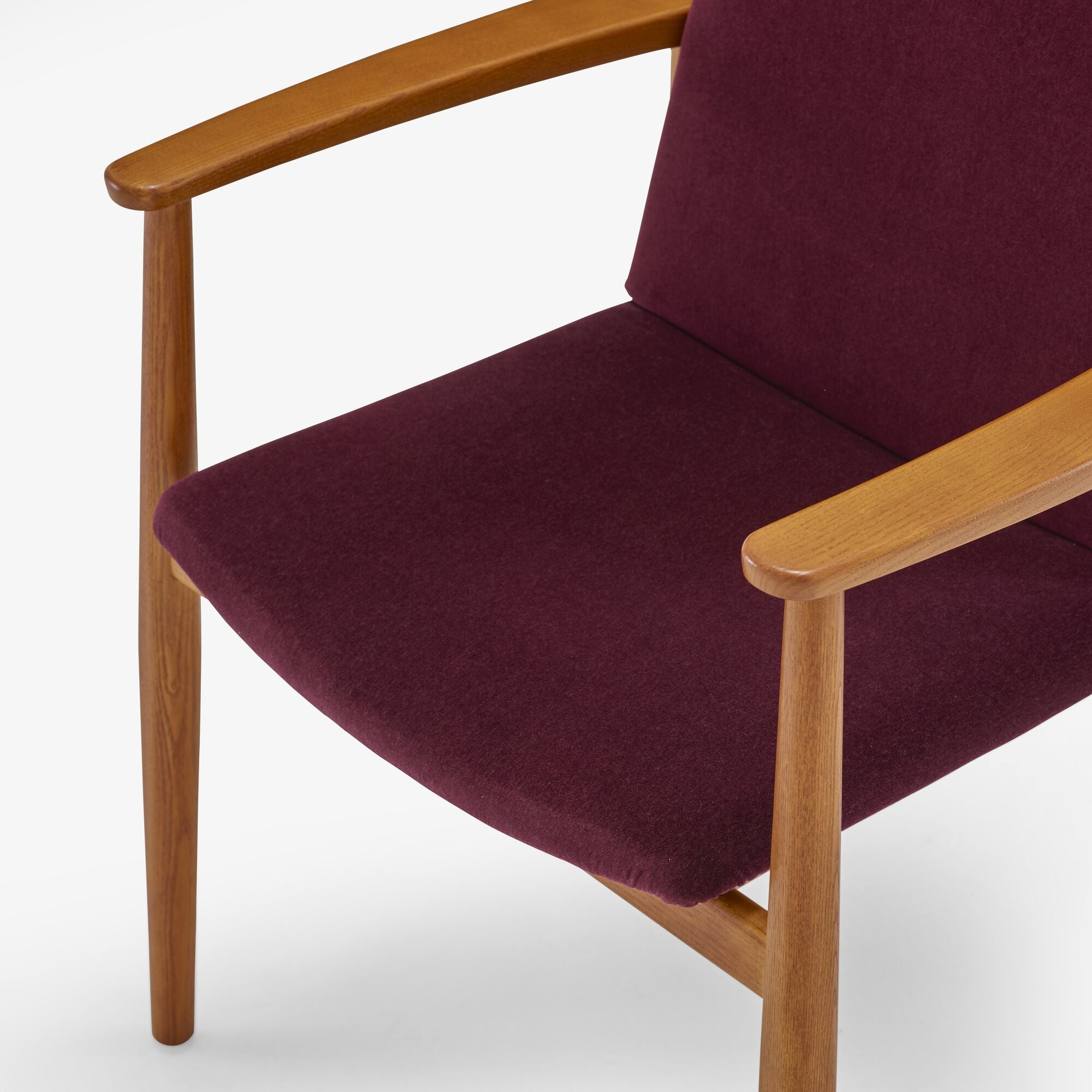 289 Chair With Arms