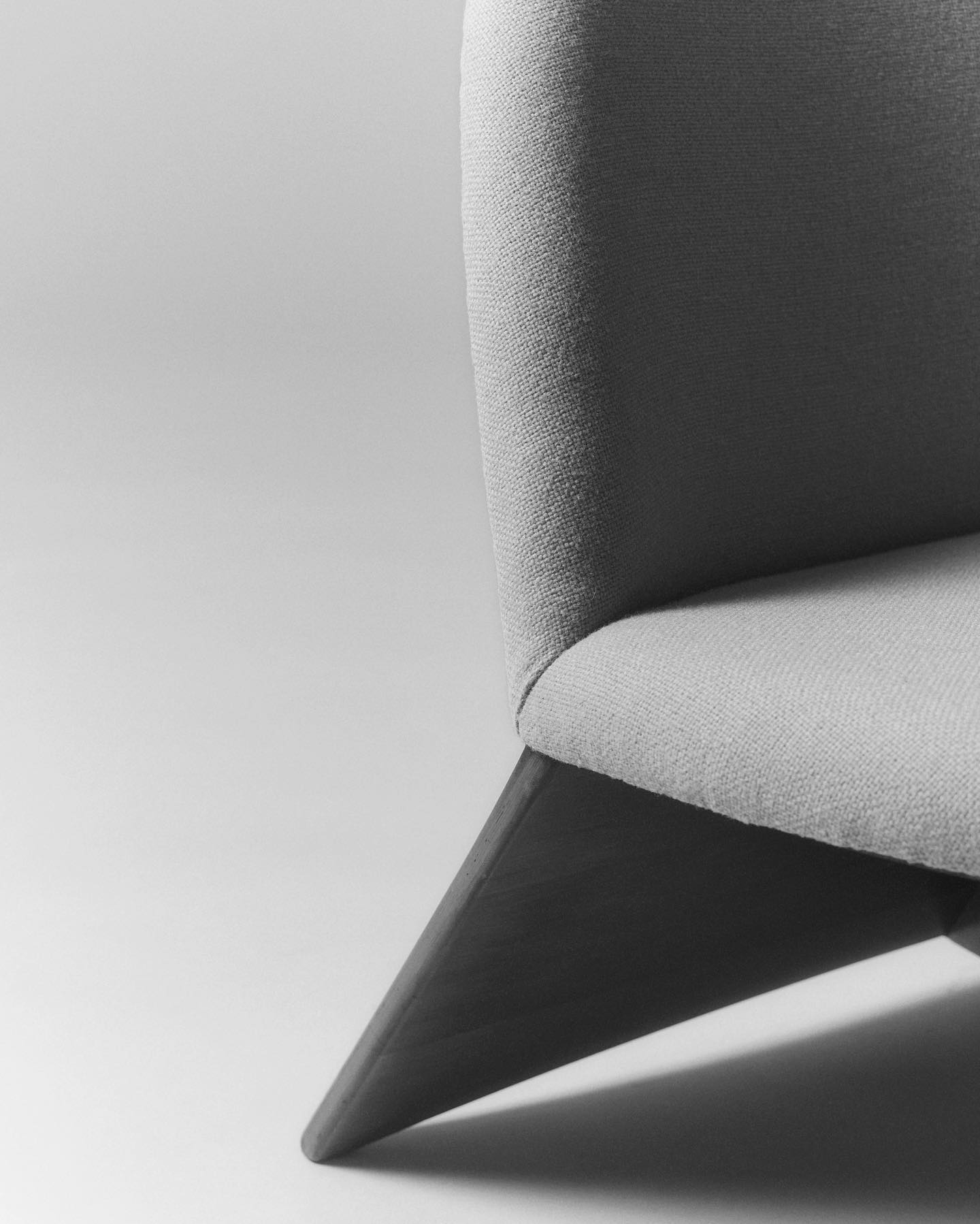 Chaconia Chair | Wool and Lacquered Pine