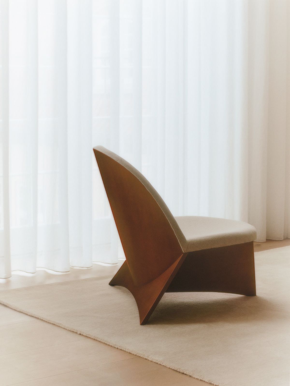 Chaconia Chair | Wool and Lacquered Pine