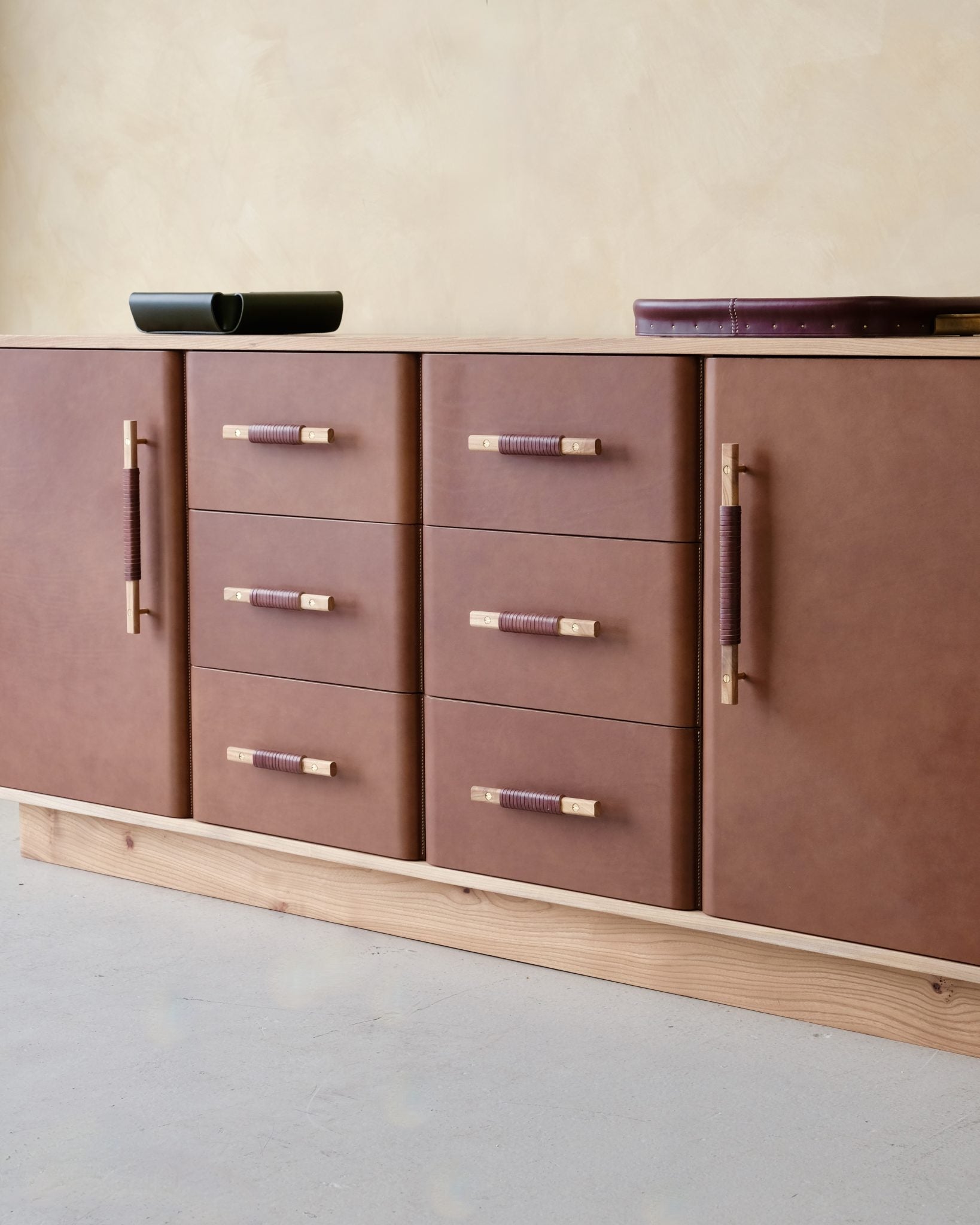 Rhapso Credenza