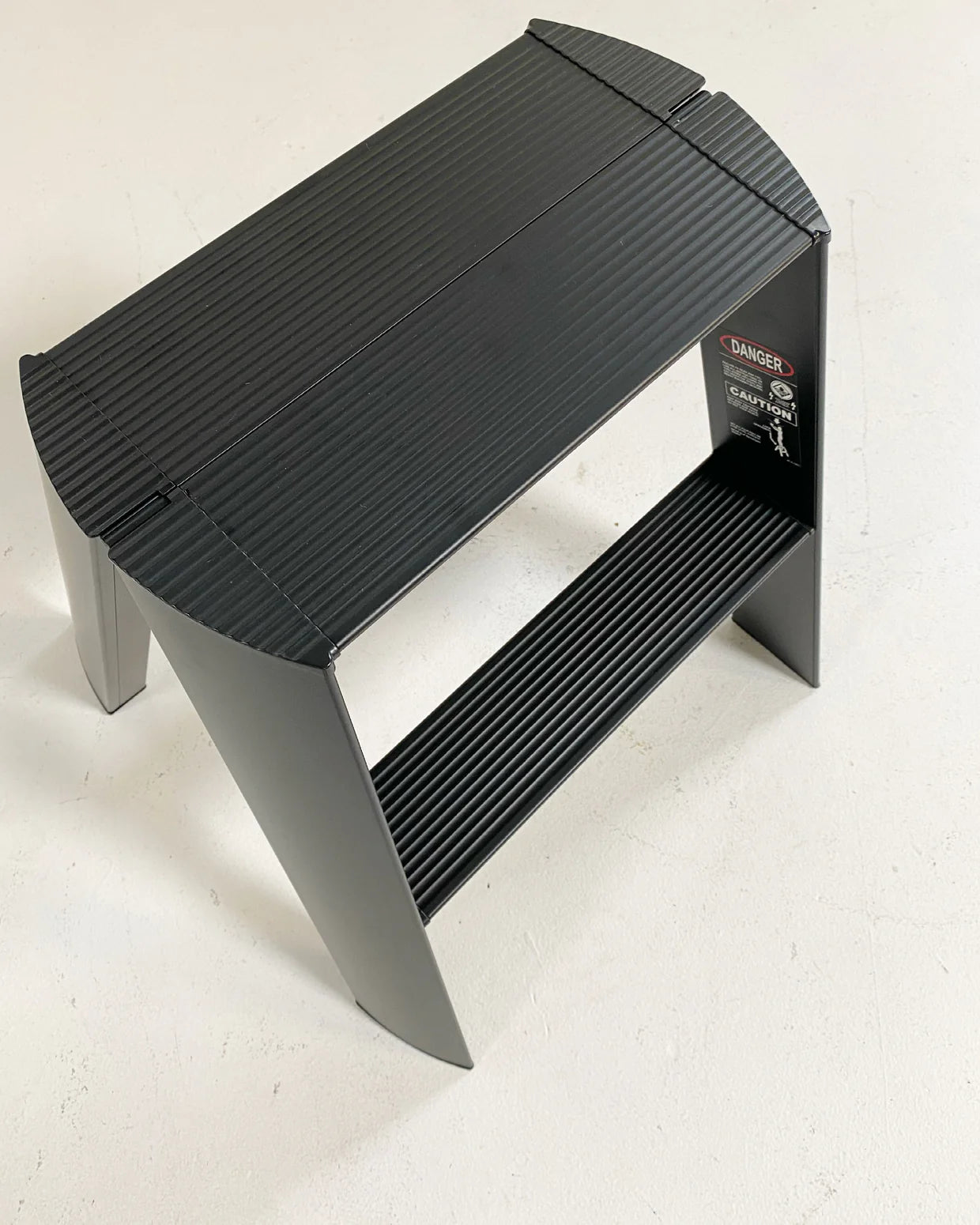 Lucano Wide 2-Step Ladder, Black