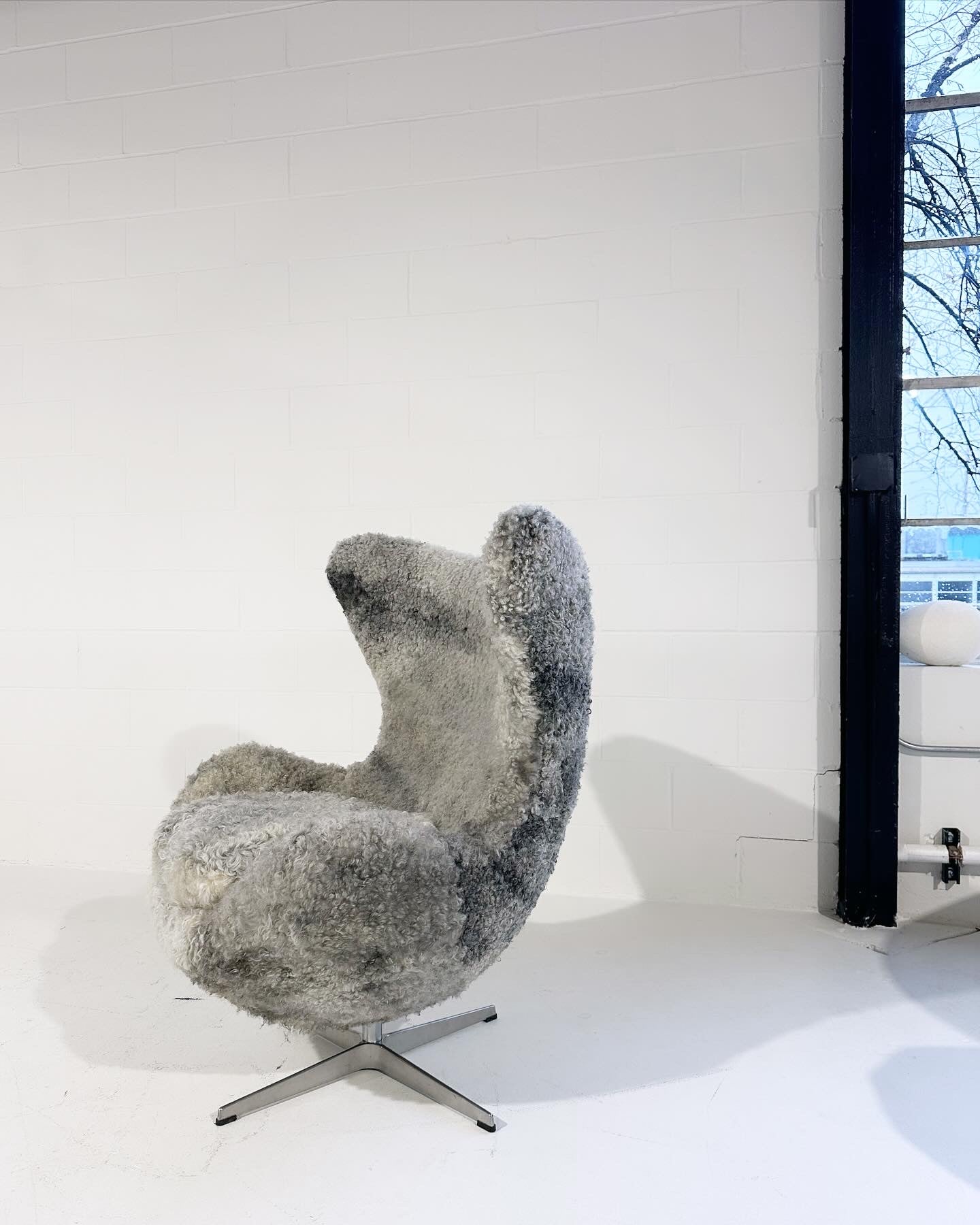 Egg Chair in Gotland Sheepskin
