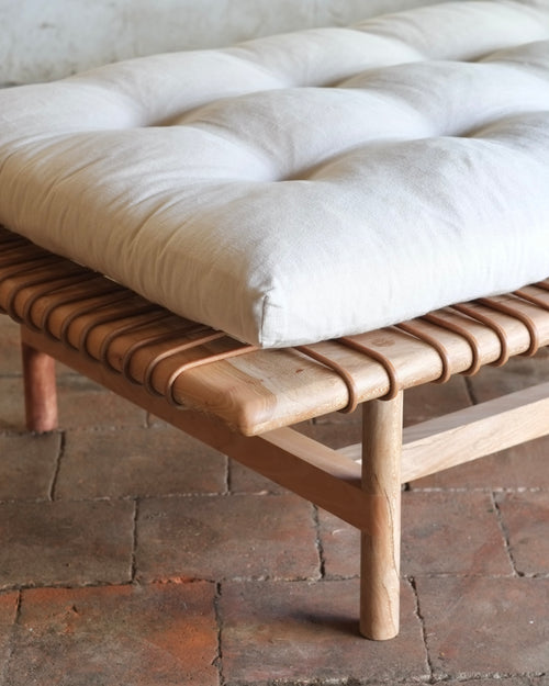 Mesa Daybed in Linen