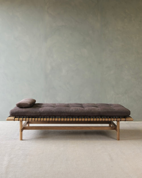 Mesa Daybed in Leather