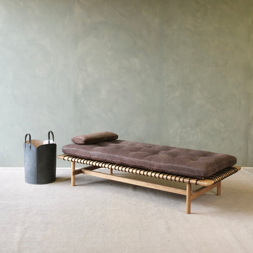 Mesa Daybed in Leather