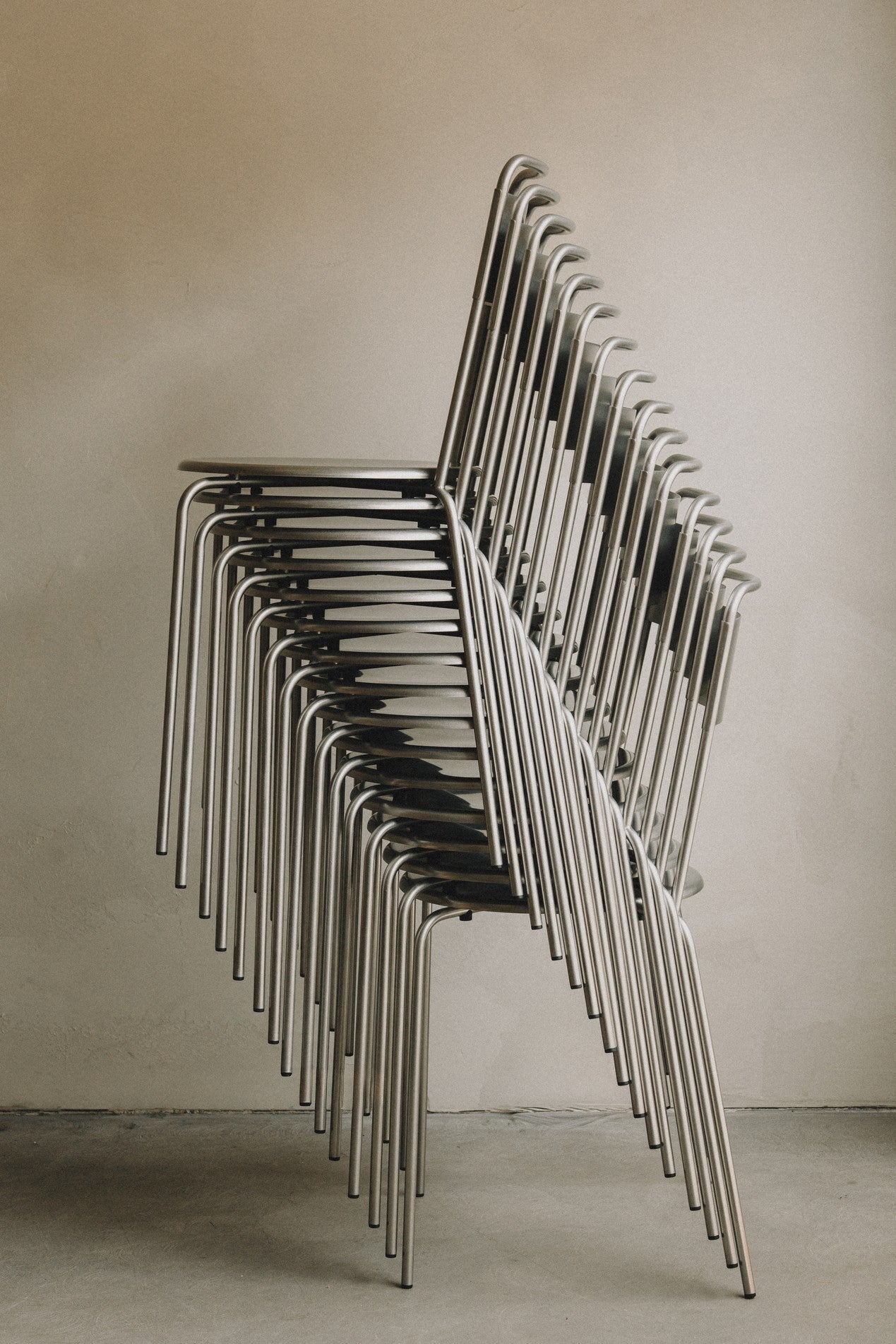 Petit Rond Chair | Stainless Steel / Natural Leather