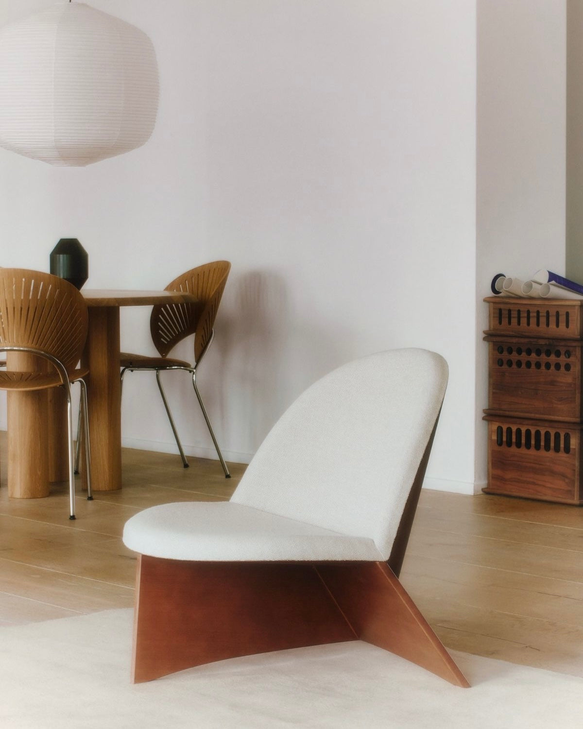 Chaconia Chair | Wool and Lacquered Pine