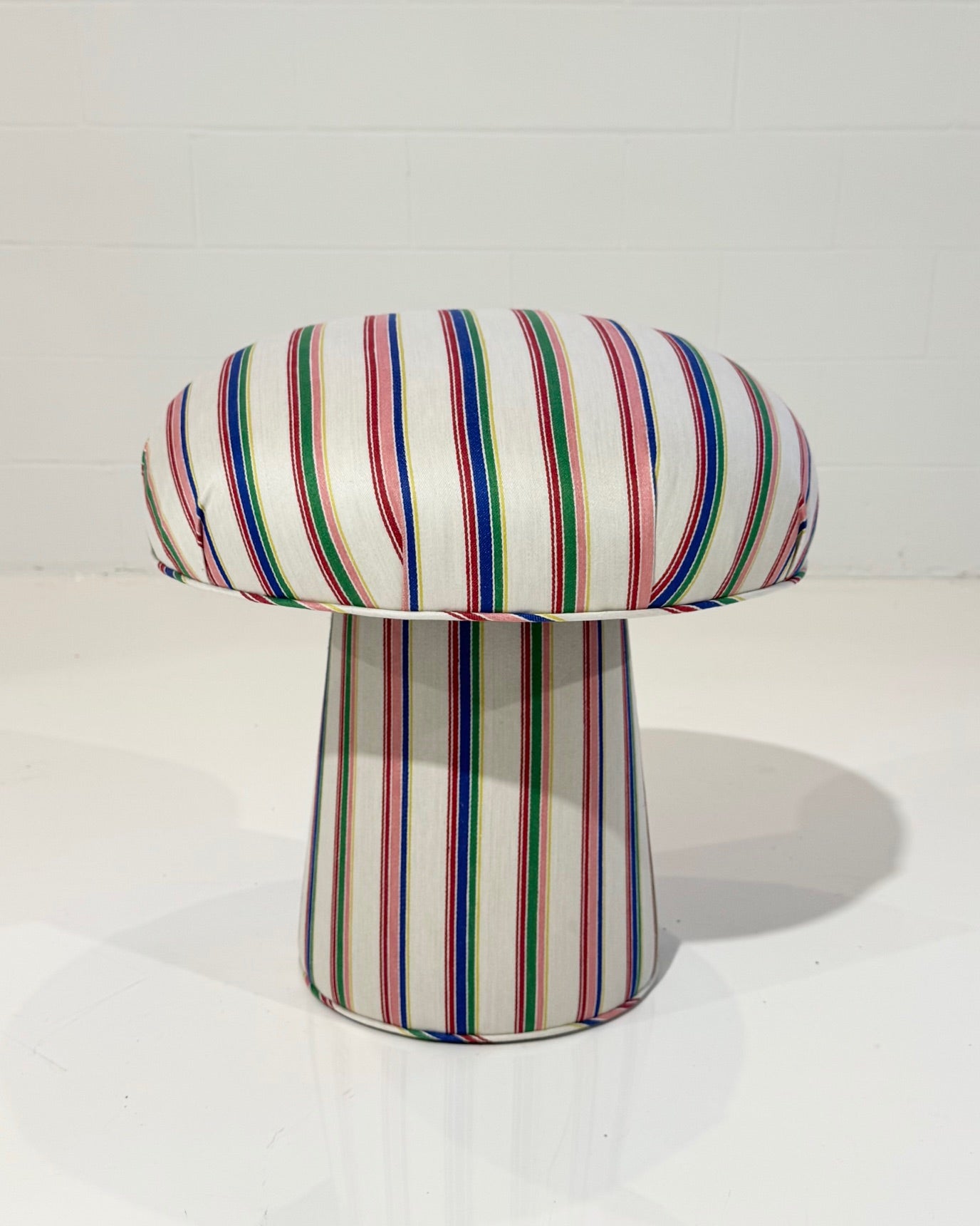 The Forsyth Mushroom Pouf in Chiarastella Cattana in Raso 121 Riga Gea