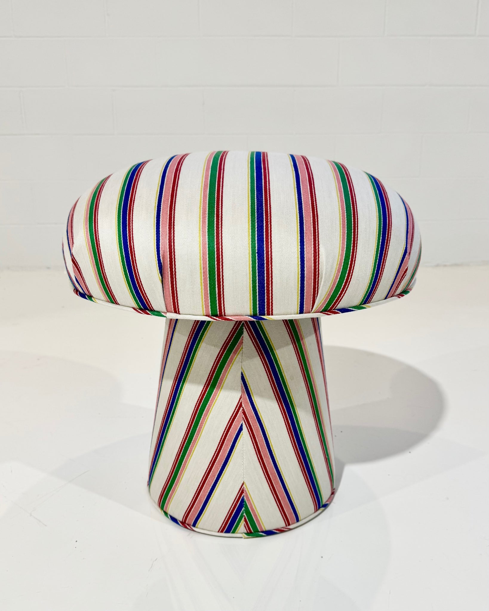 The Forsyth Mushroom Pouf in Chiarastella Cattana in Raso 121 Riga Gea