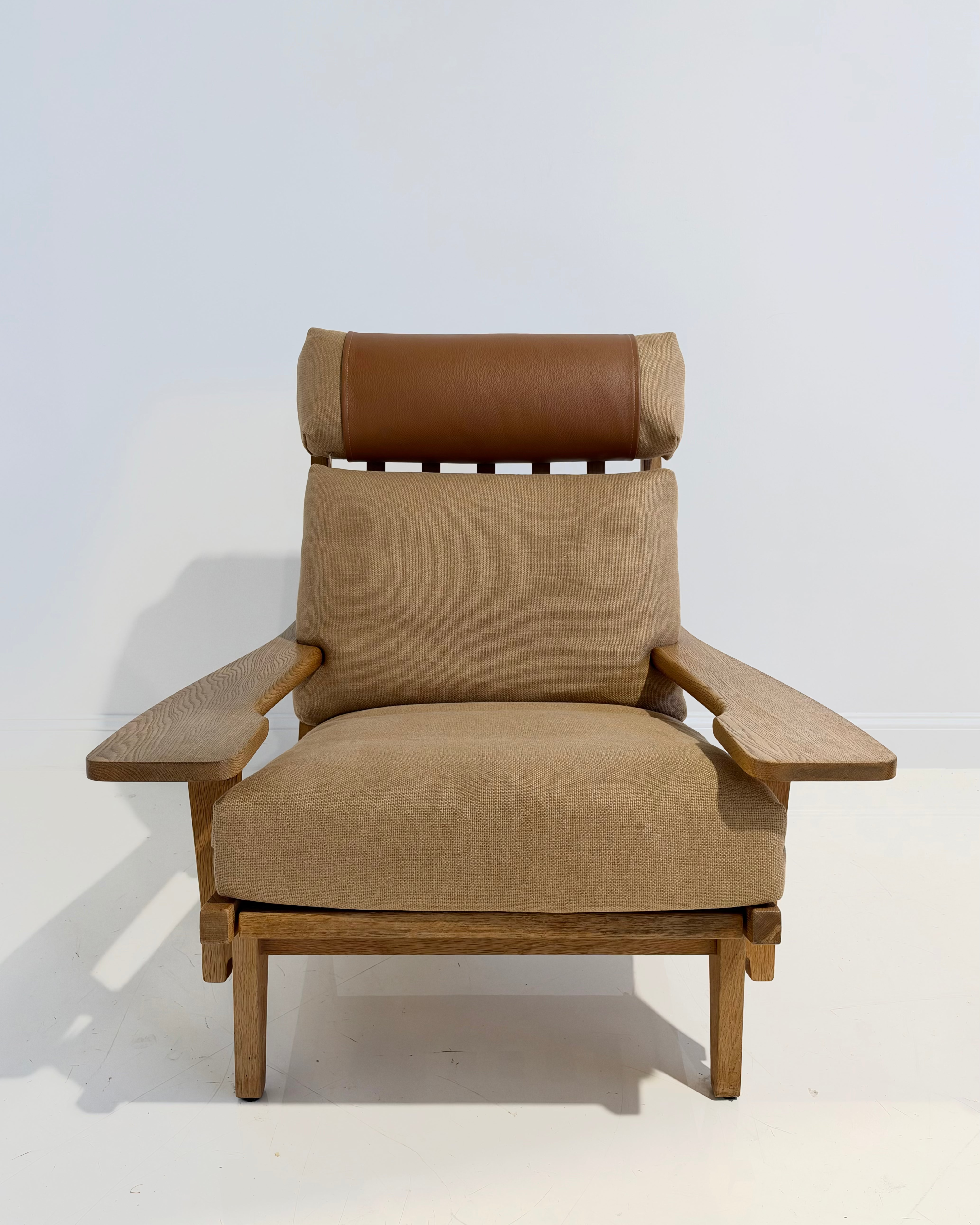 Model GE 375 Lounge Chair in Loro Piana Leather and Linen