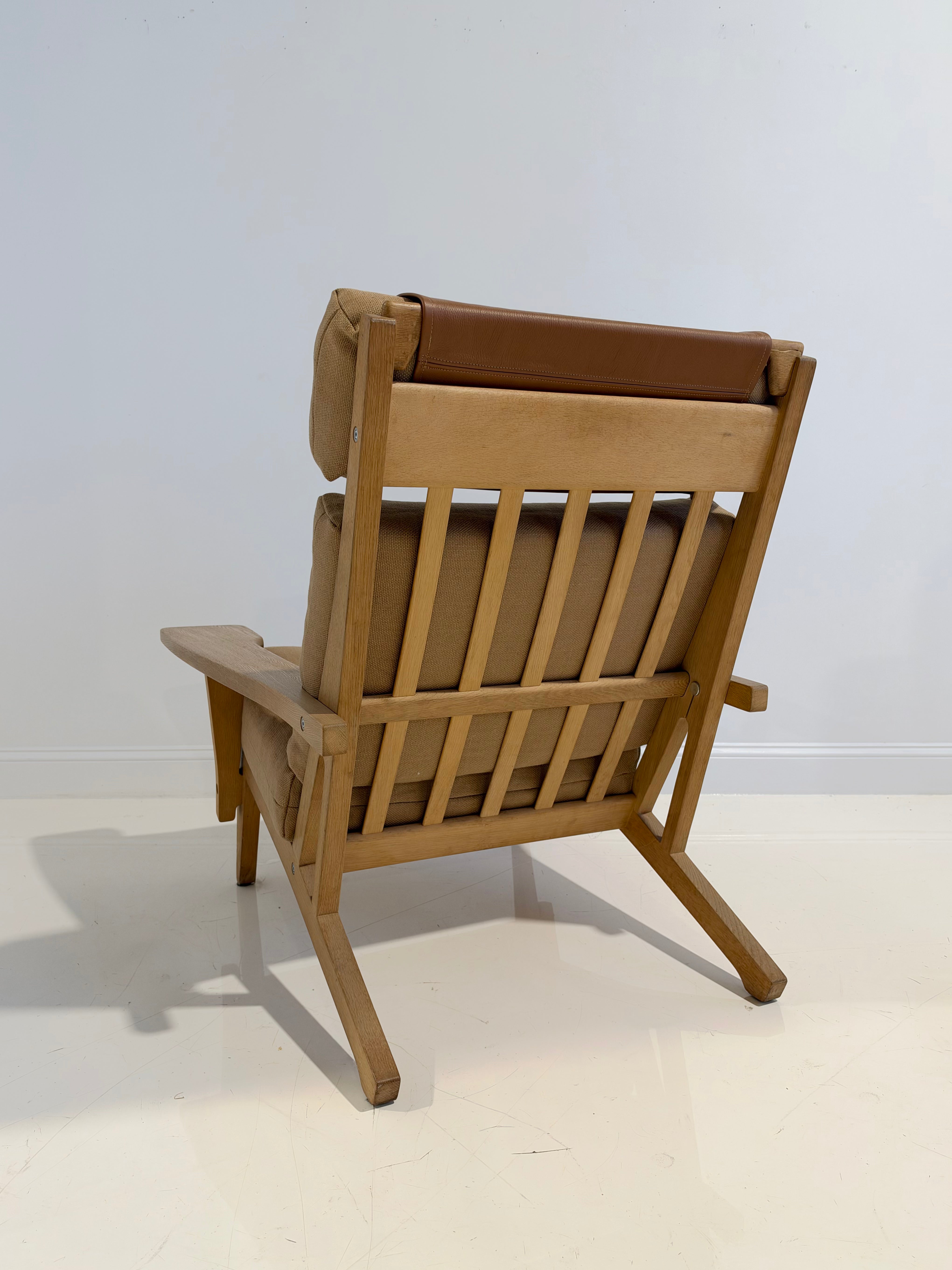 Model GE 375 Lounge Chair in Loro Piana Leather and Linen