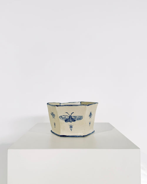 Les Mères et Les Abeilles Affamées Vase