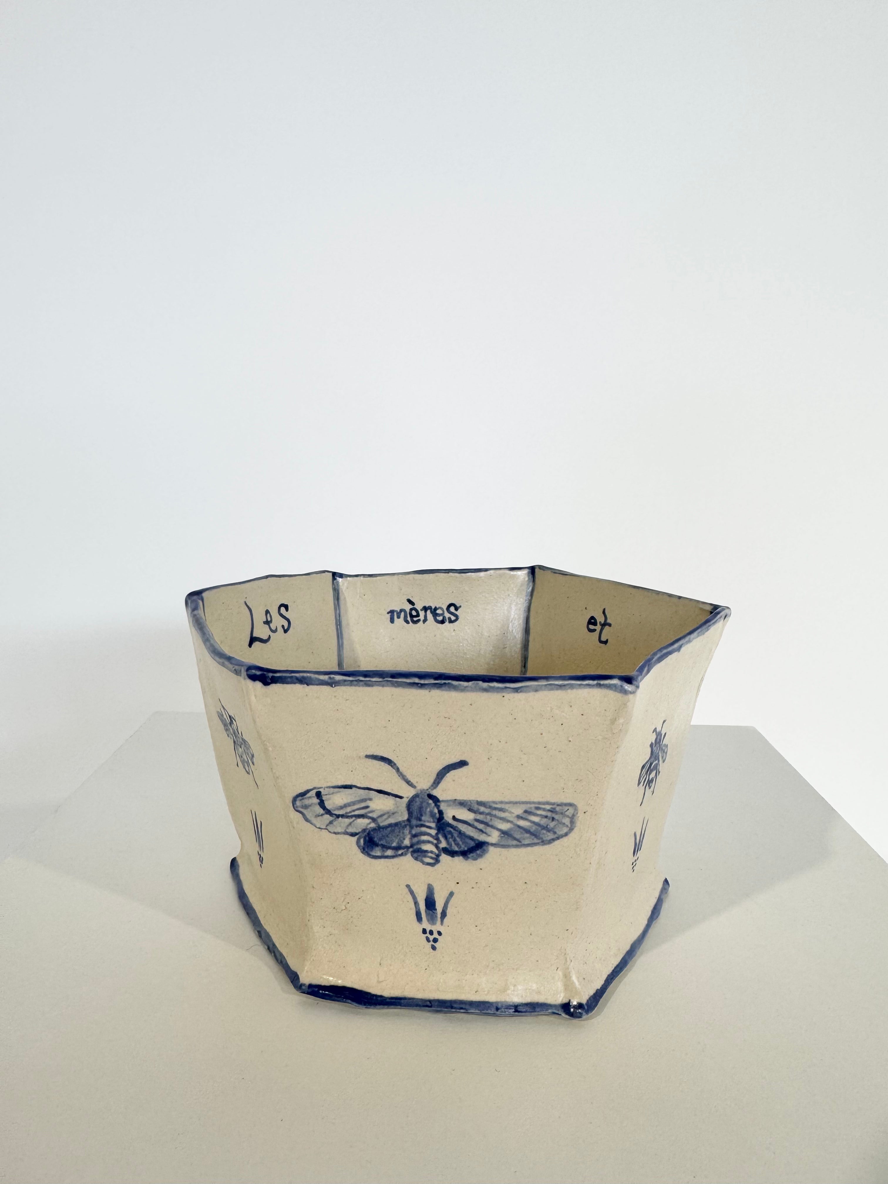 Les Mères et Les Abeilles Affamées Vase