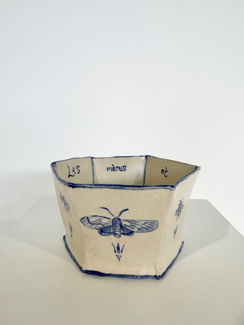Les Mères et Les Abeilles Affamées Vase