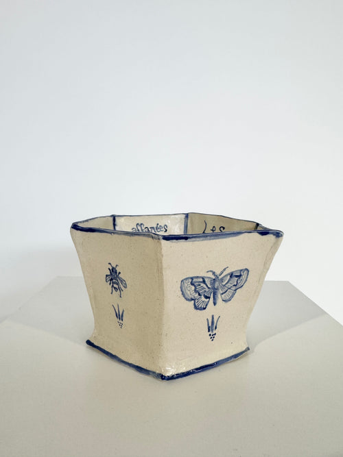 Les Mères et Les Abeilles Affamées Vase