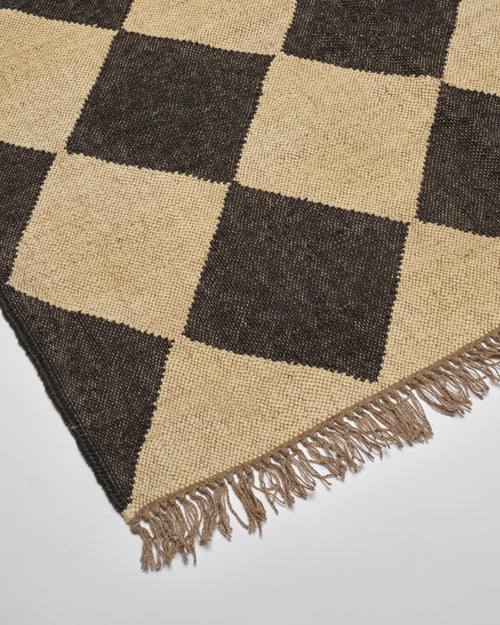 The Checkerboard Rug - Diamond Check in Off Black