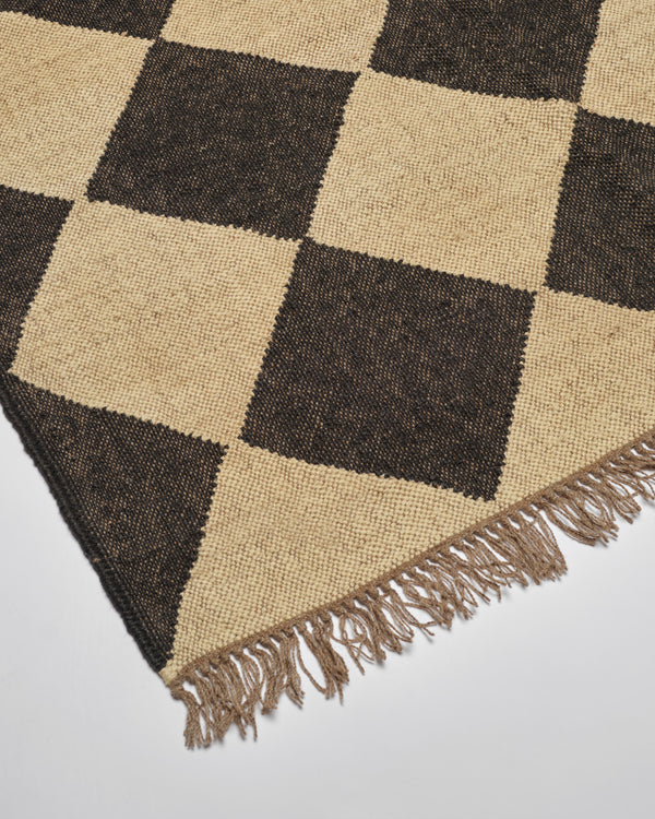The Checkerboard Rug - Diamond Check in Off Black
