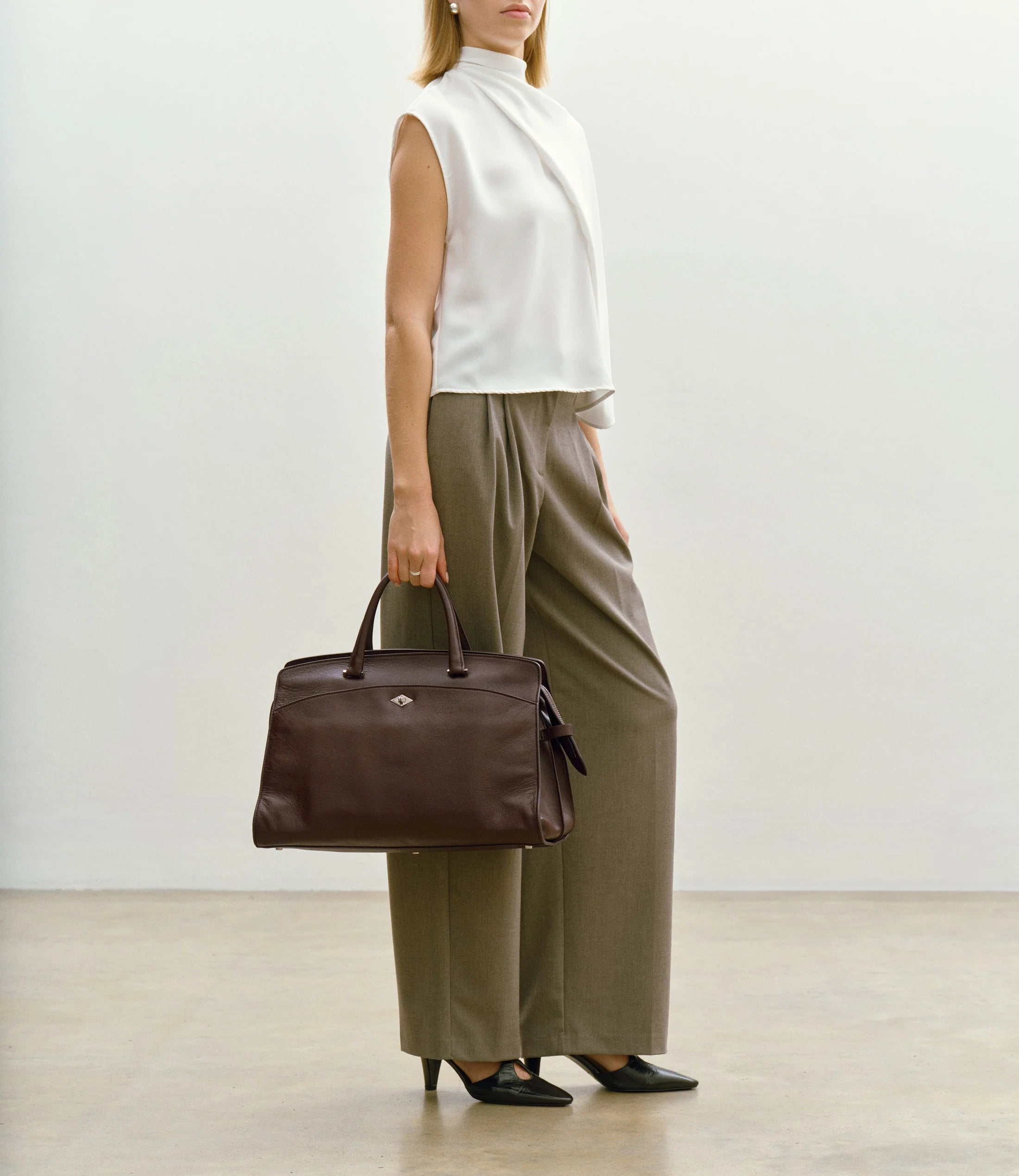 [Pre-Order] Private Eye Large in Elvis Walnut