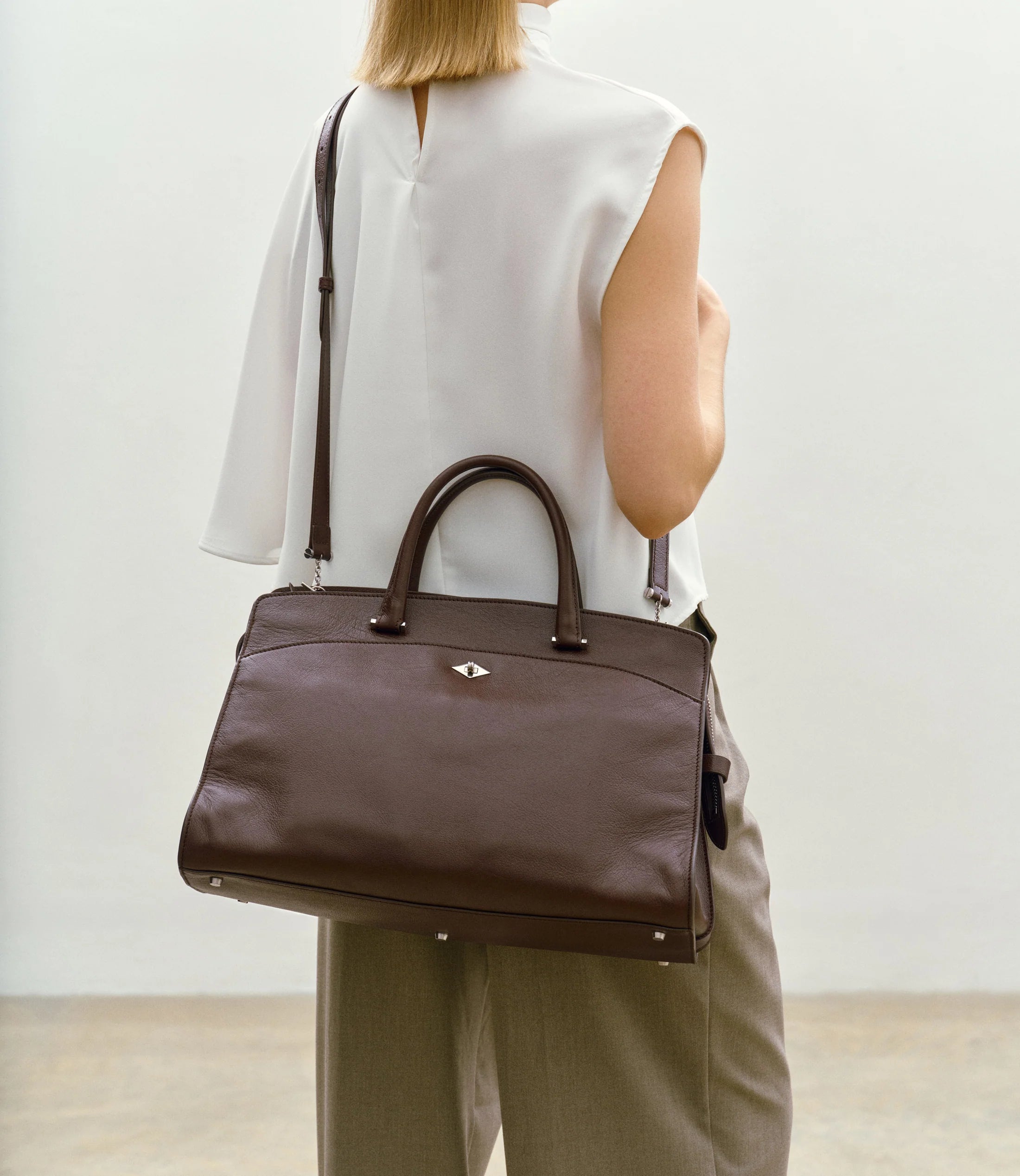 [Pre-Order] Private Eye Large in Elvis Walnut