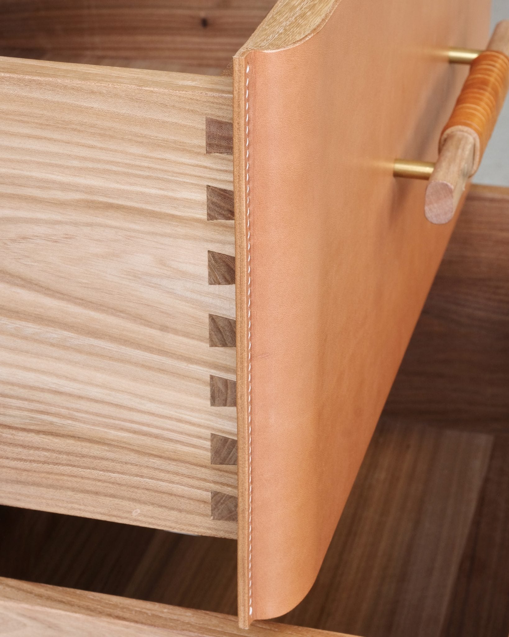 Rhapso Cabinet