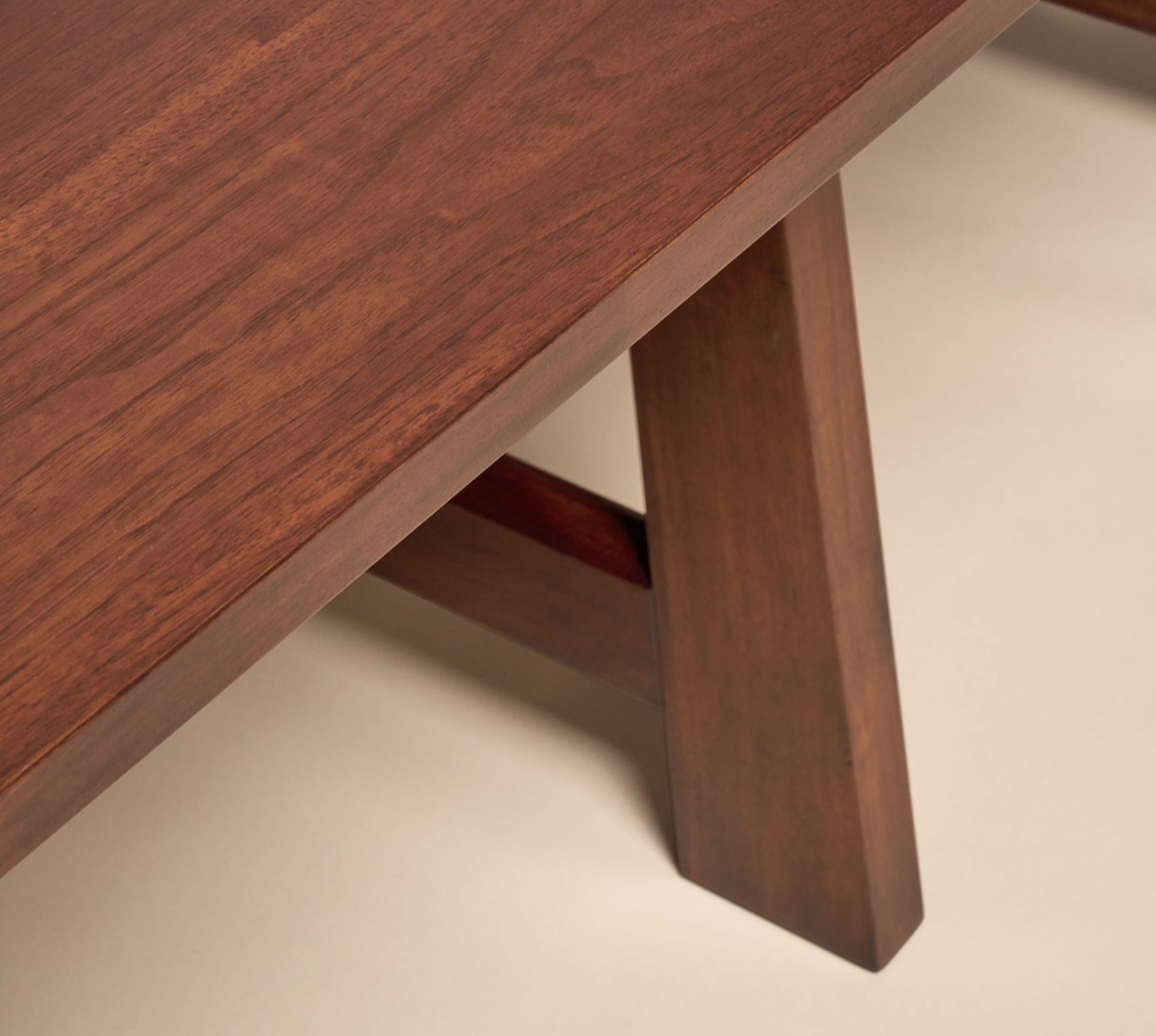 Bernardo Table