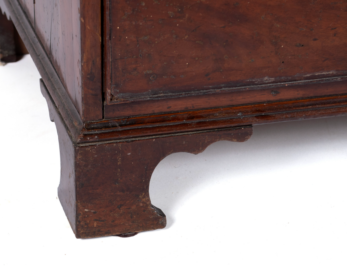 Late 18th c. English Chippendale Chest of Drawers