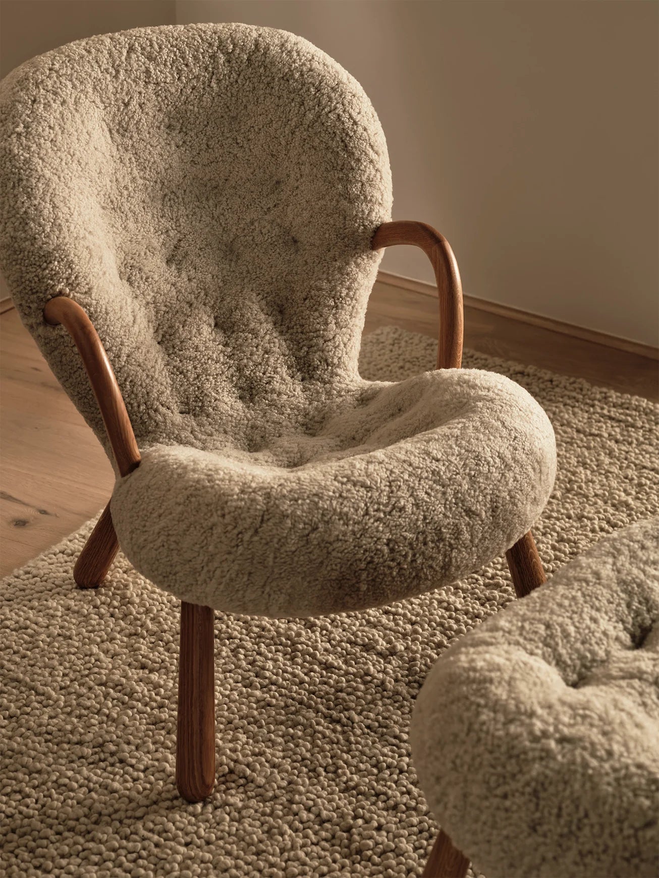 Clam Stool | Moonlight
