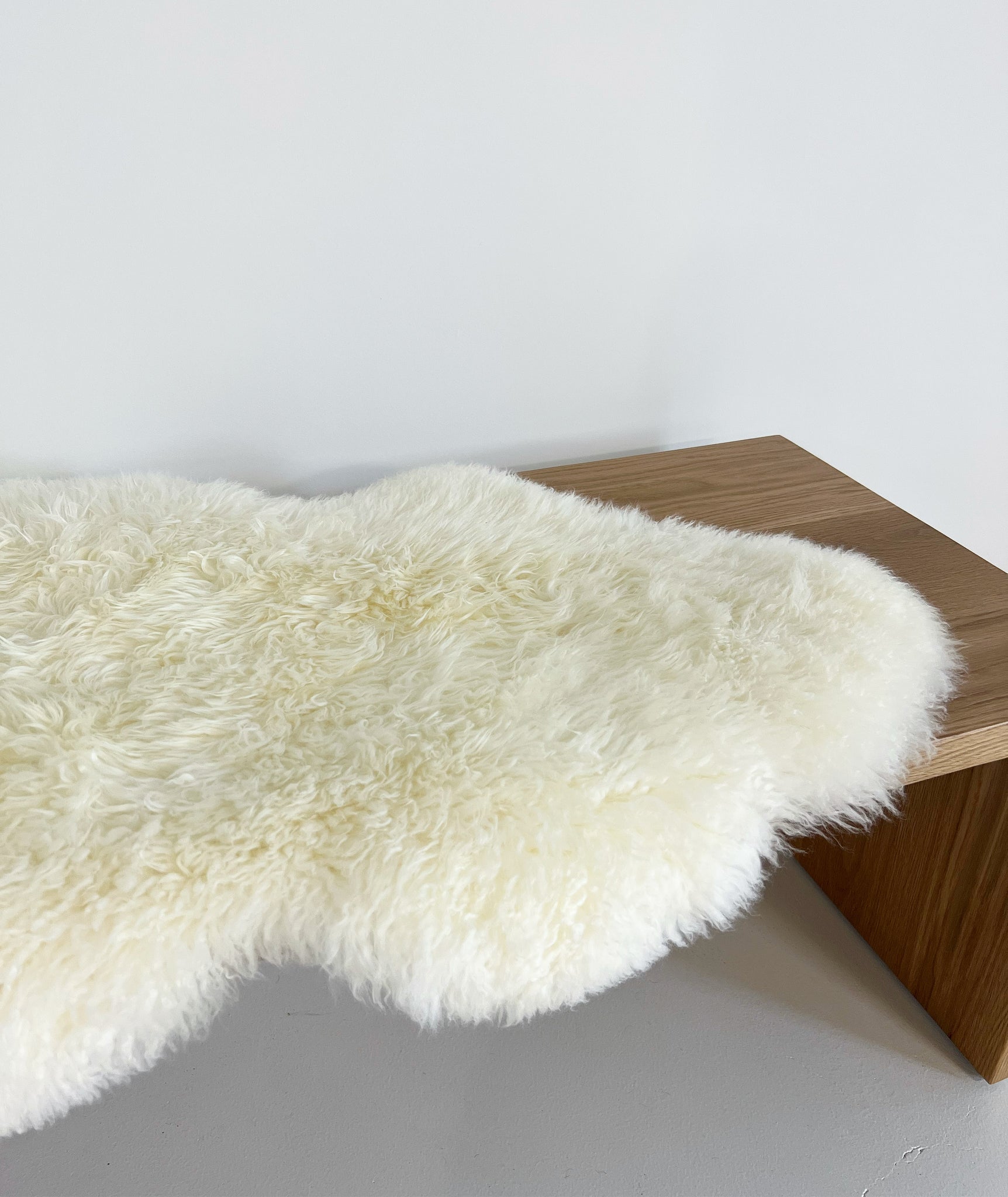 New Zealand Curly Sheepskin Rug - Ivory