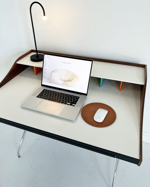 Model 5850 Swag-Leg Desk