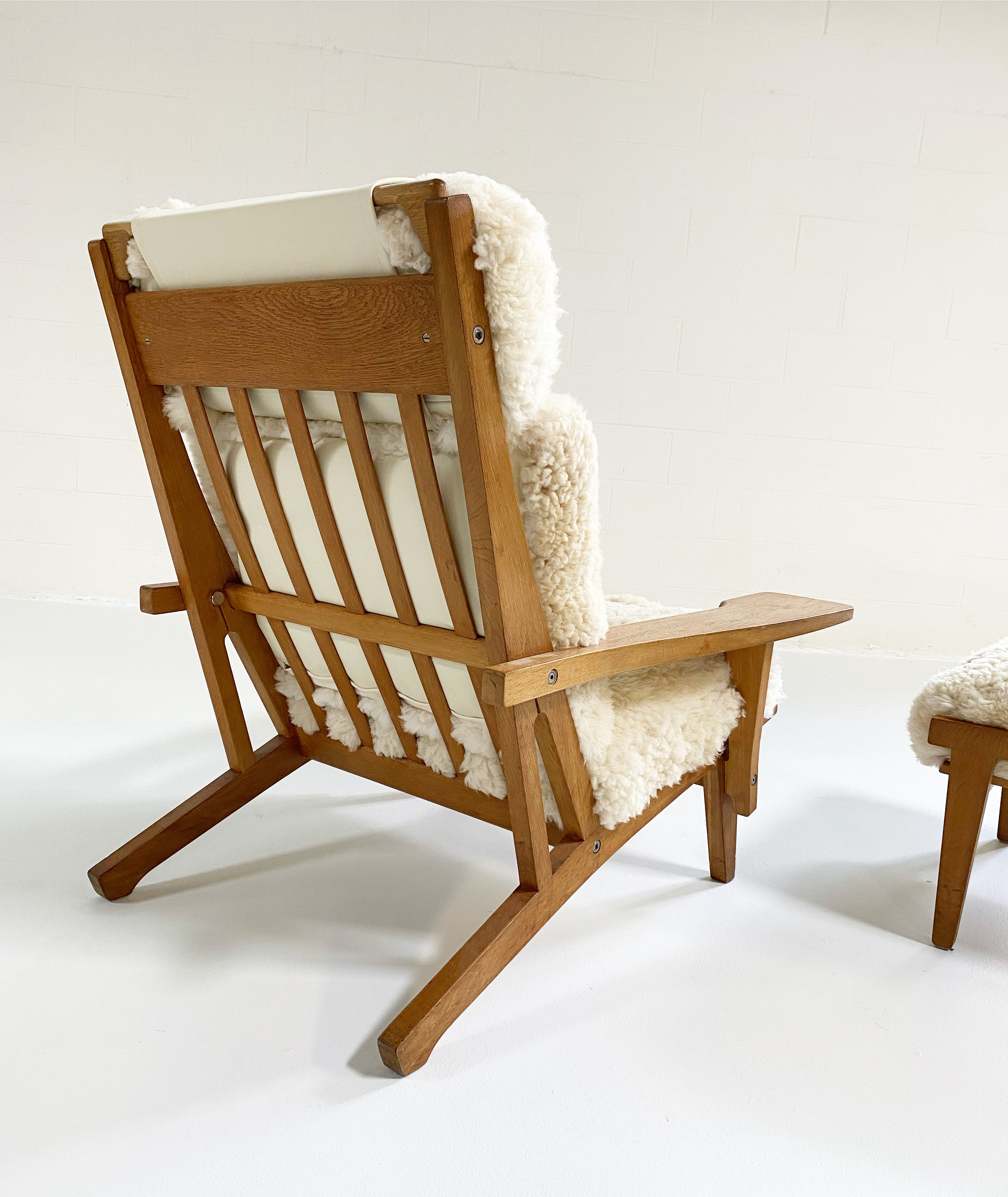 Model GE 375 Paddle Chair and Ottoman in California Sheepskin