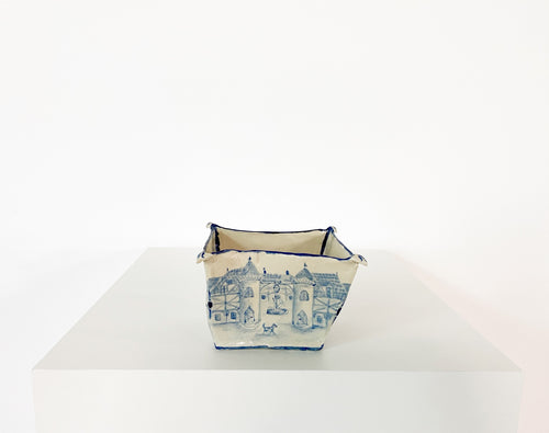 Dog Crossing Vase. - FORSYTH