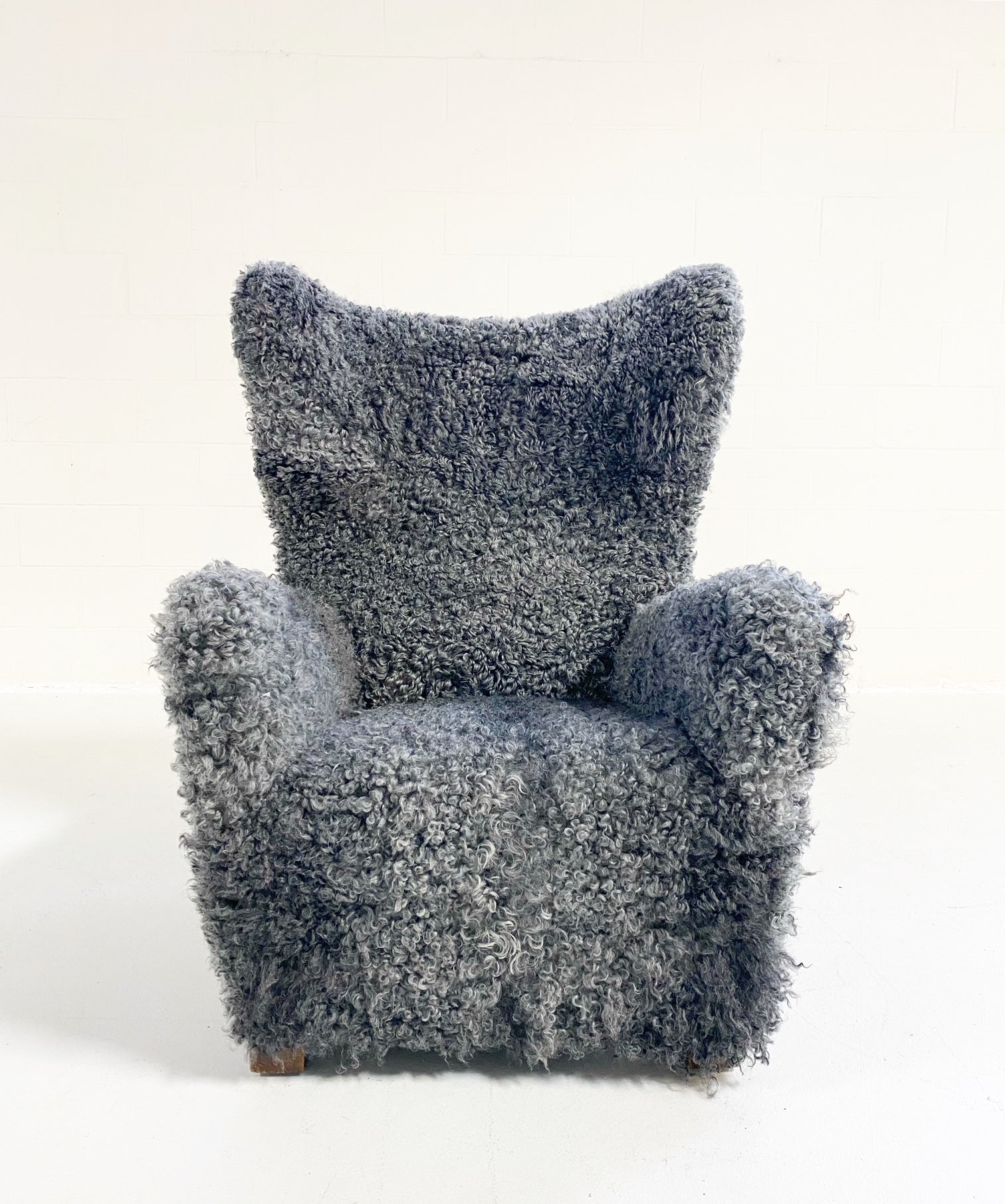 Model 1672 Lounge Chair in Gotland Sheepskin