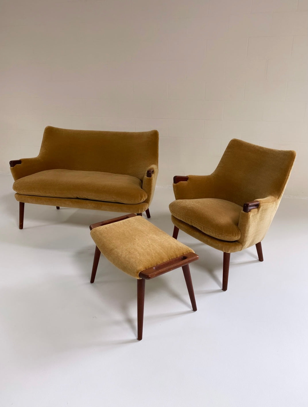 CH72 Sofa in Pierre Frey Teddy Mohair