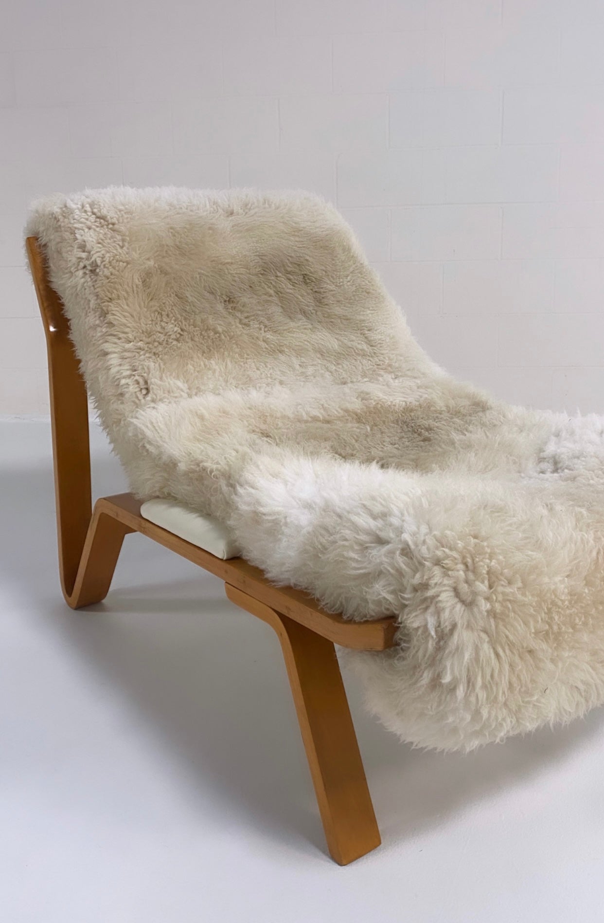 Suspension Chair in California Sheepskin and Leather